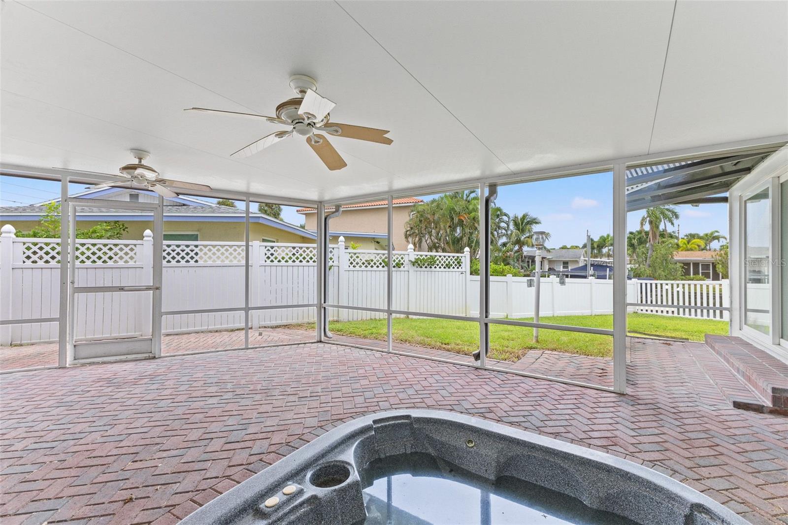 Image 19 of 67 For 4000 14th Way Ne