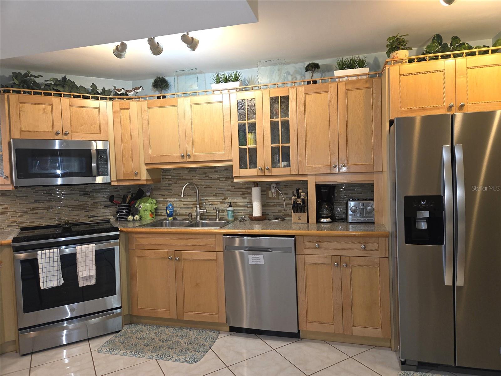 Image 6 of 41 For 1515 Pinellas Bayway S  A6