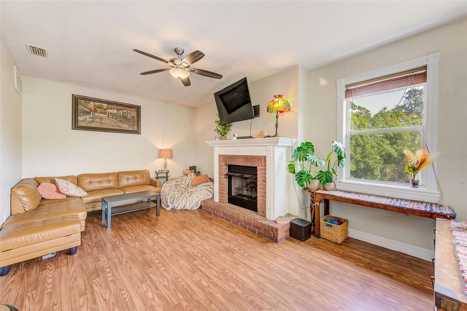 Image 22 of 68 For 757 Bayshore Dr