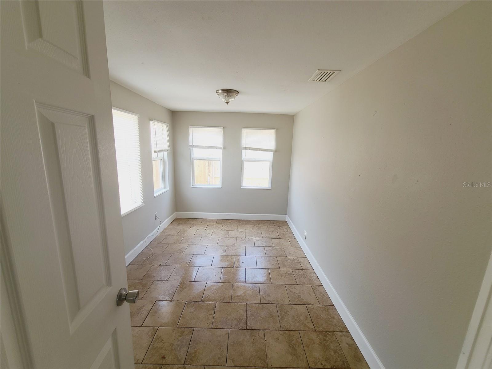 Image 16 of 36 For 4551 3rd Avenue S