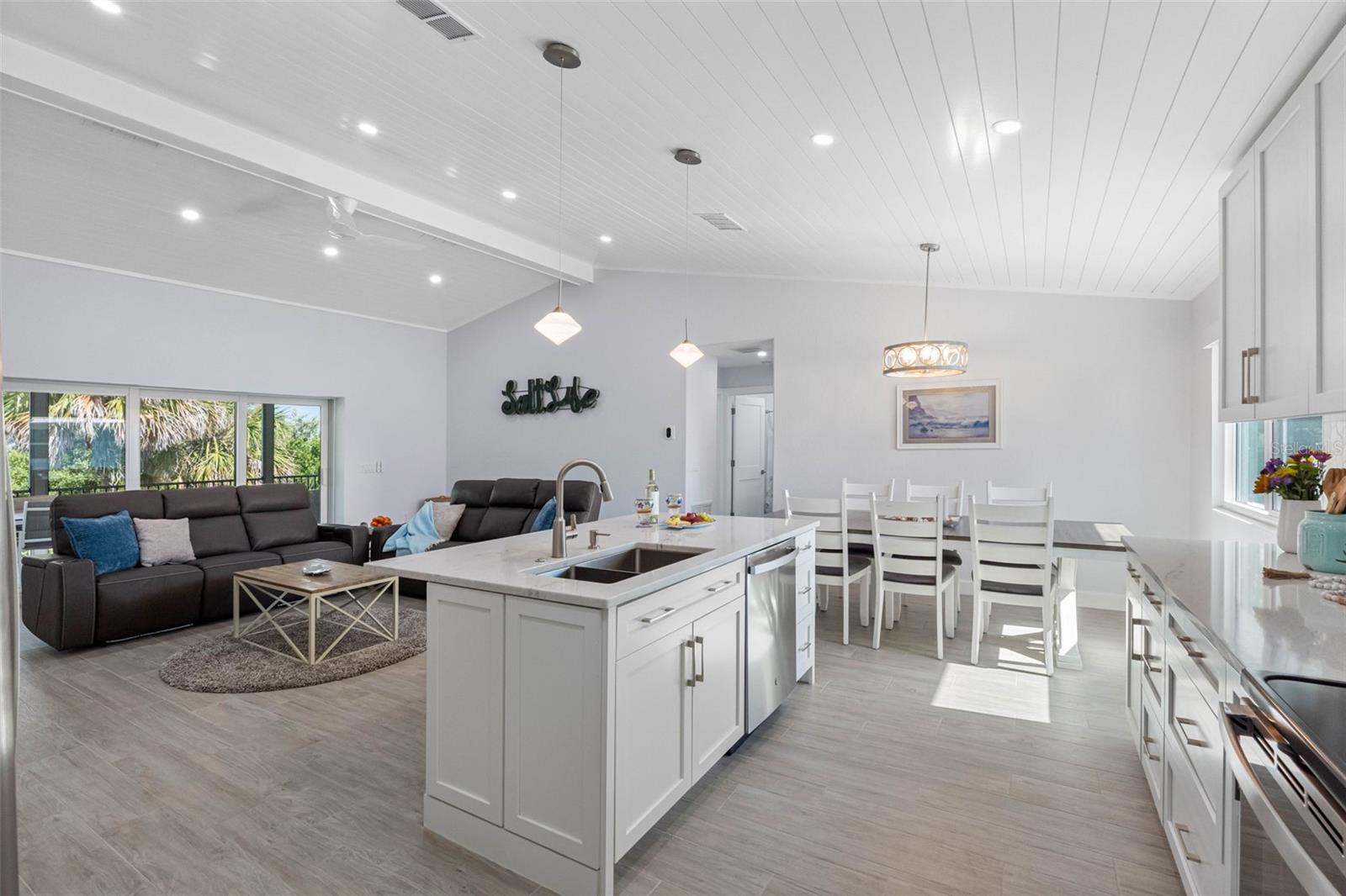 Image 21 of 68 For 396 Gulf Boulevard