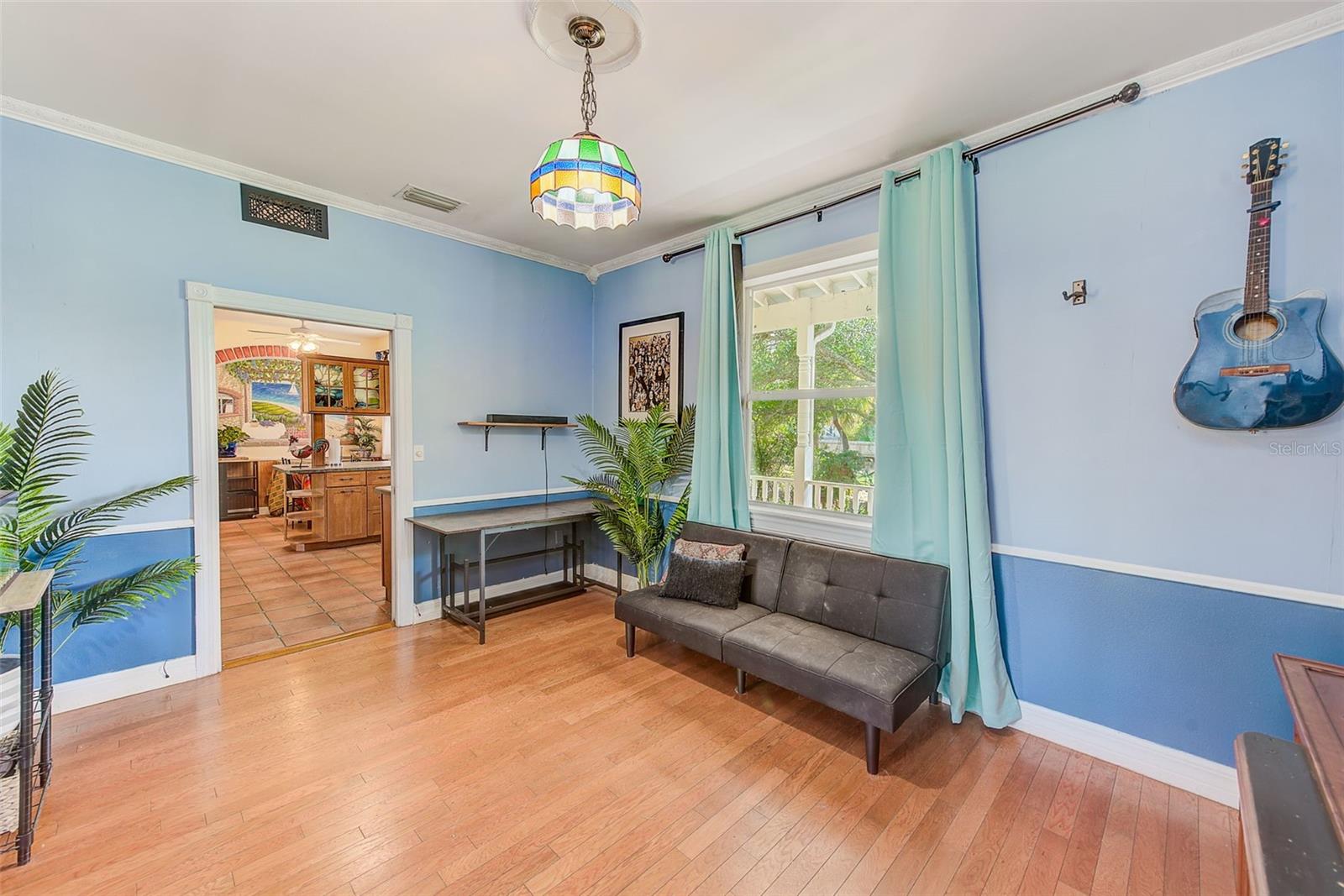 Image 11 of 68 For 757 Bayshore Dr