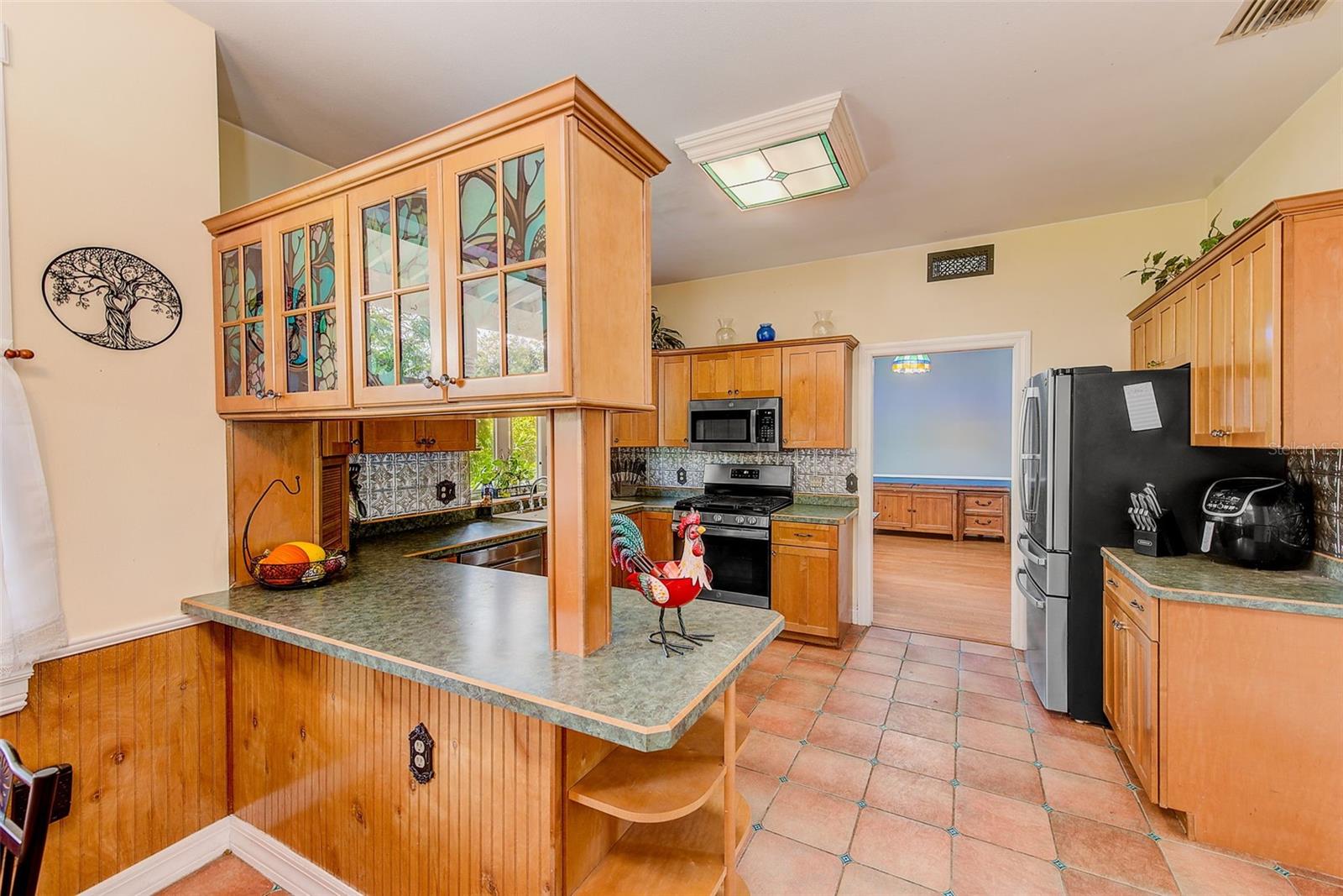 Image 13 of 68 For 757 Bayshore Dr