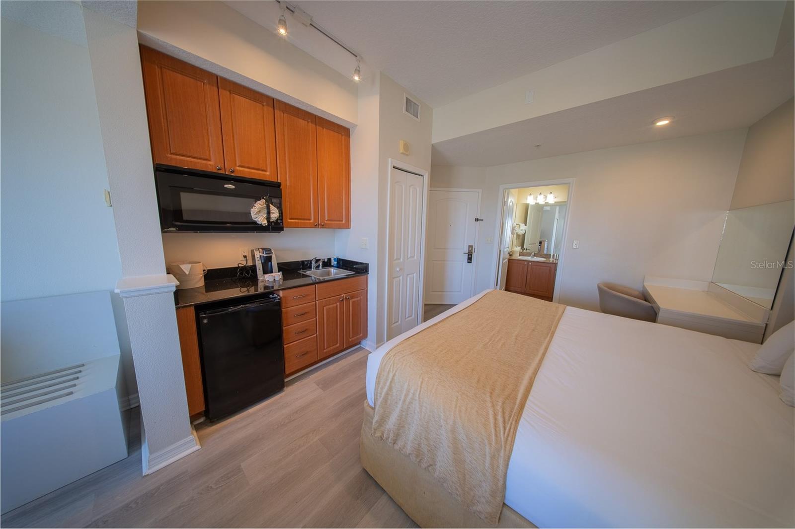 Image 25 of 50 For 7395 Universal Boulevard 701