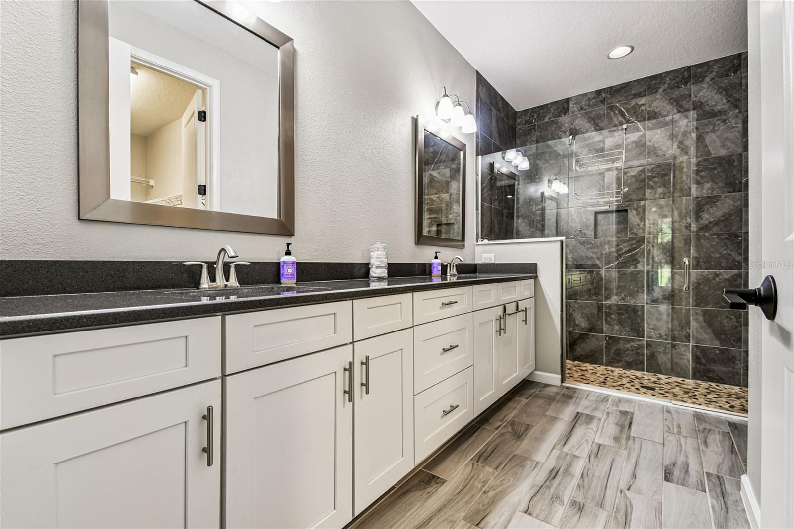 Image 23 of 96 For 5212 Blossom Cove