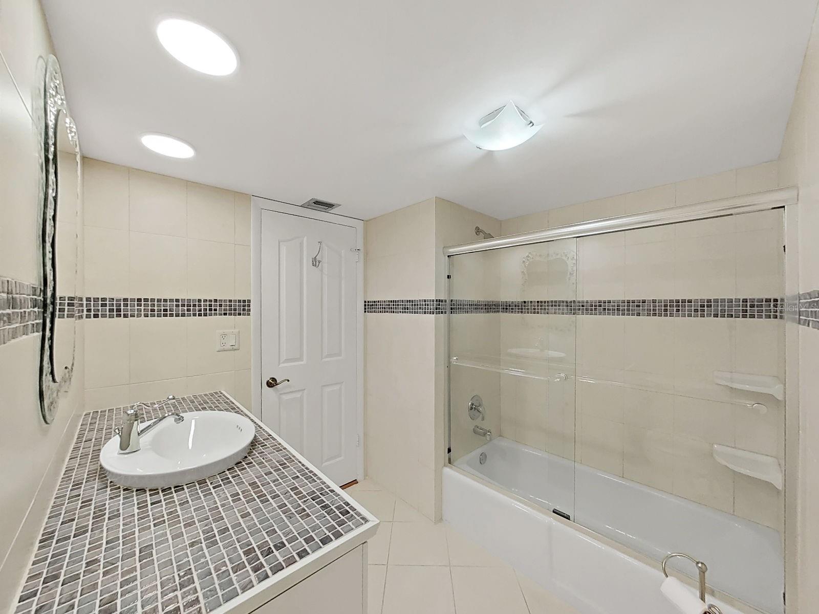 Image 19 of 27 For 700 Starkey Road 511