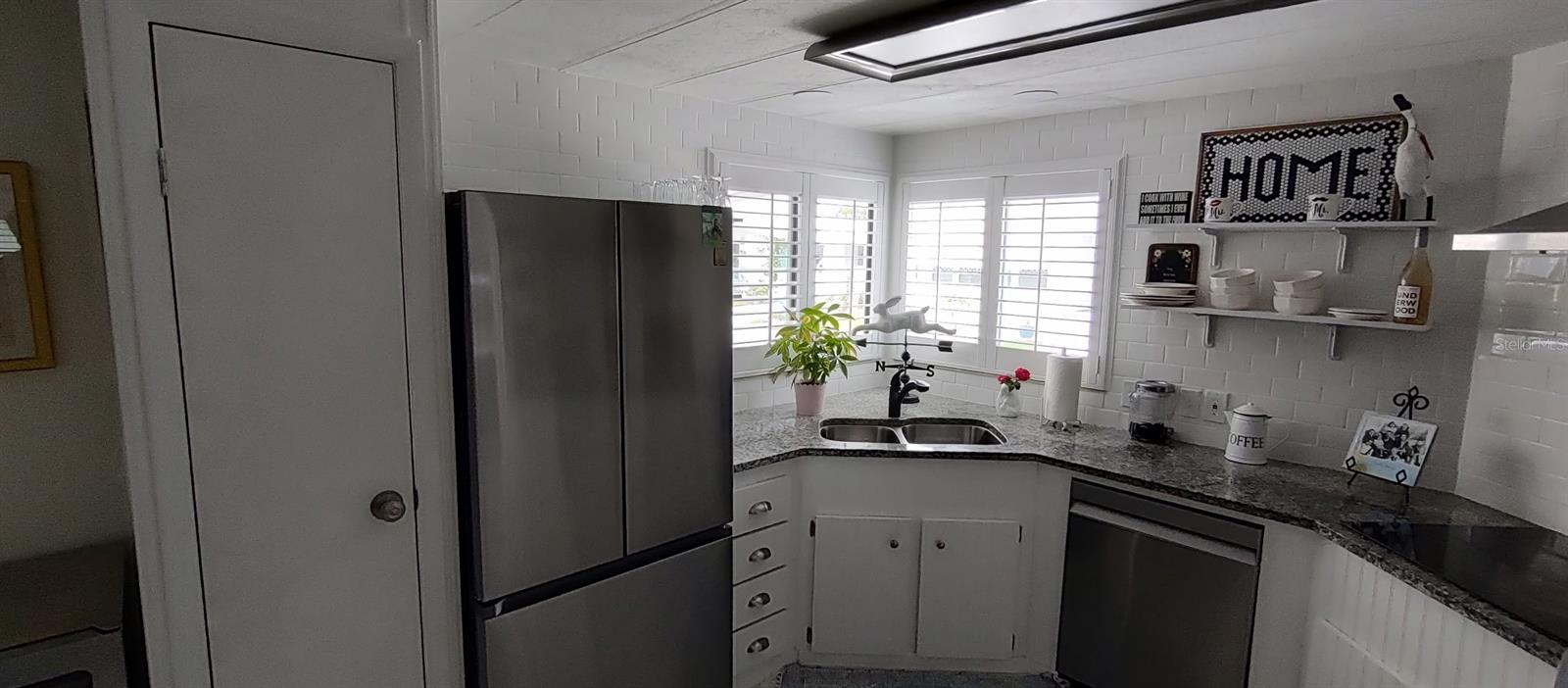 Image 18 of 21 For 123 Dolphin Drive S