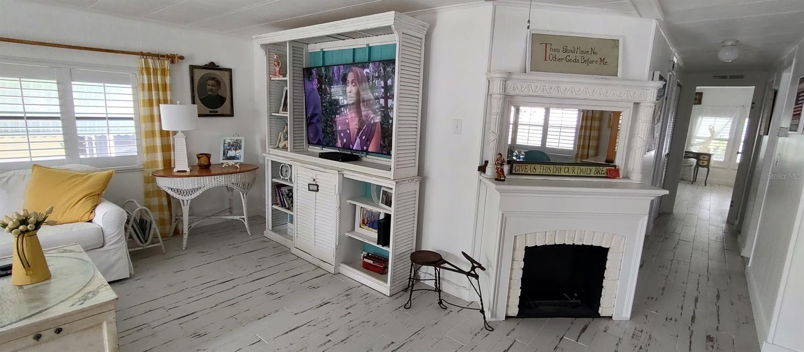 Image 3 of 21 For 123 Dolphin Drive S