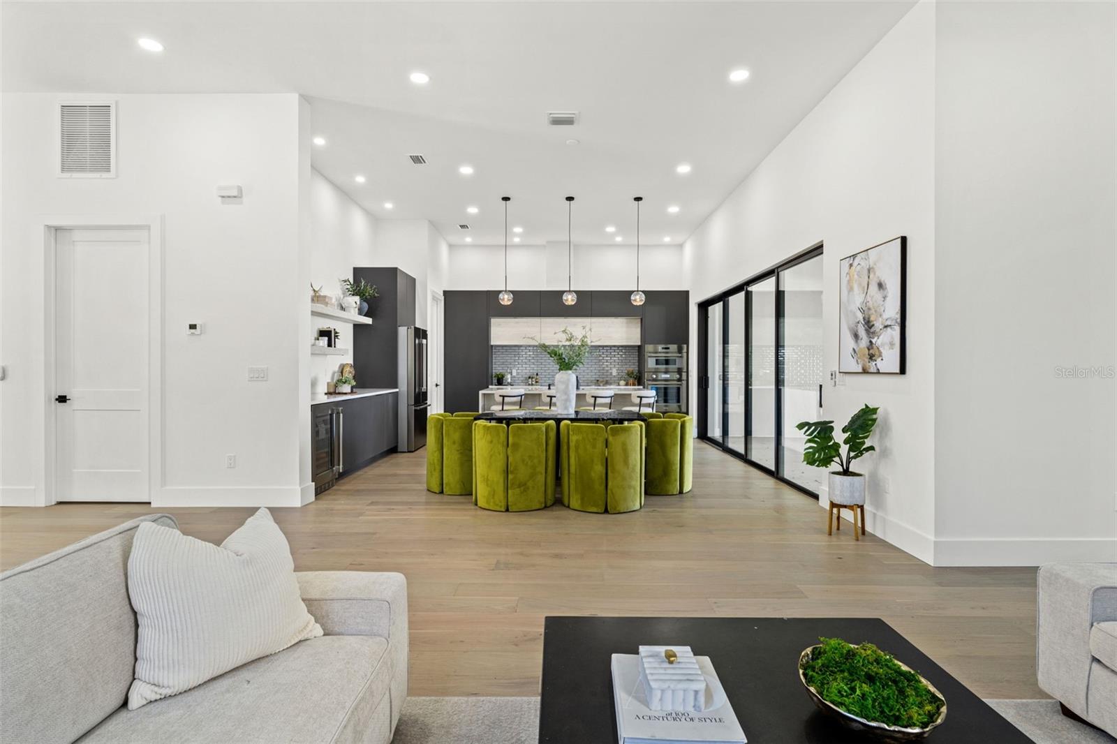 Image 14 of 81 For 3817 San Nicholas Street