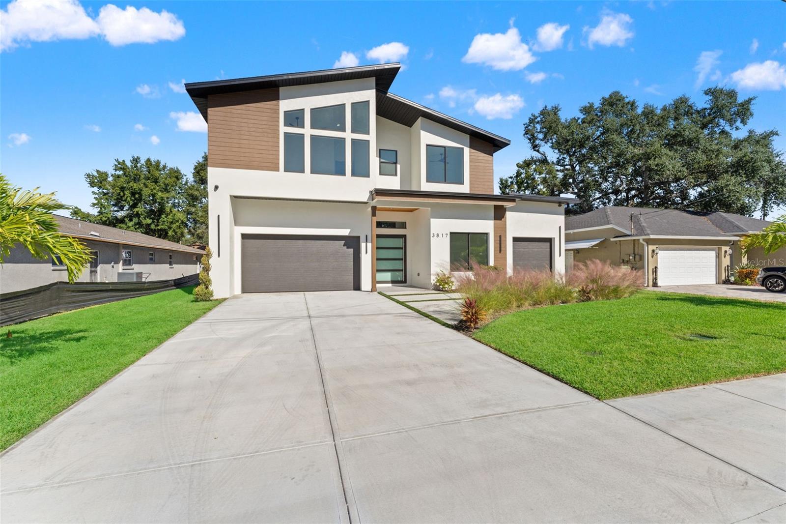 Image 2 of 81 For 3817 San Nicholas Street