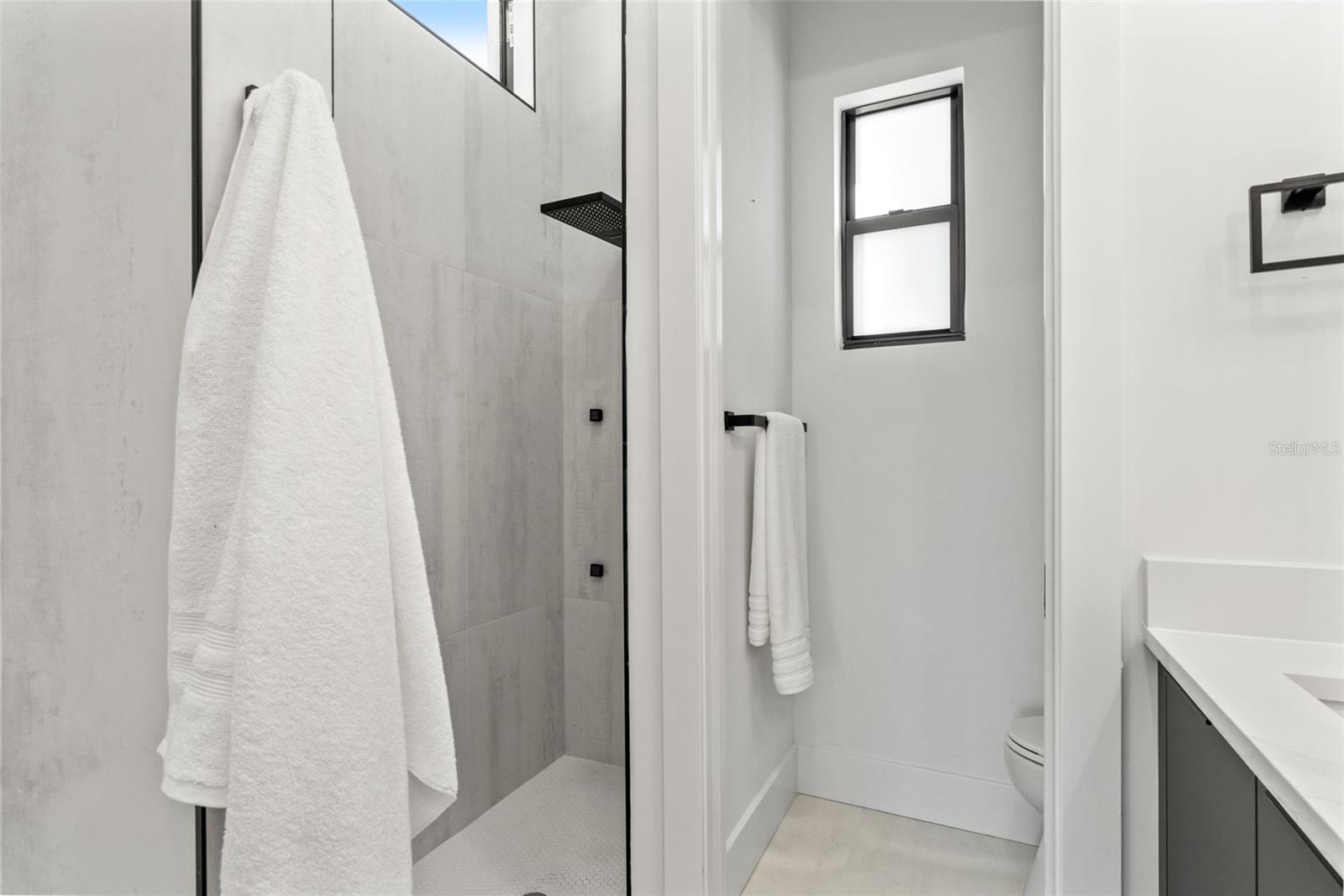 Image 32 of 81 For 3817 San Nicholas Street