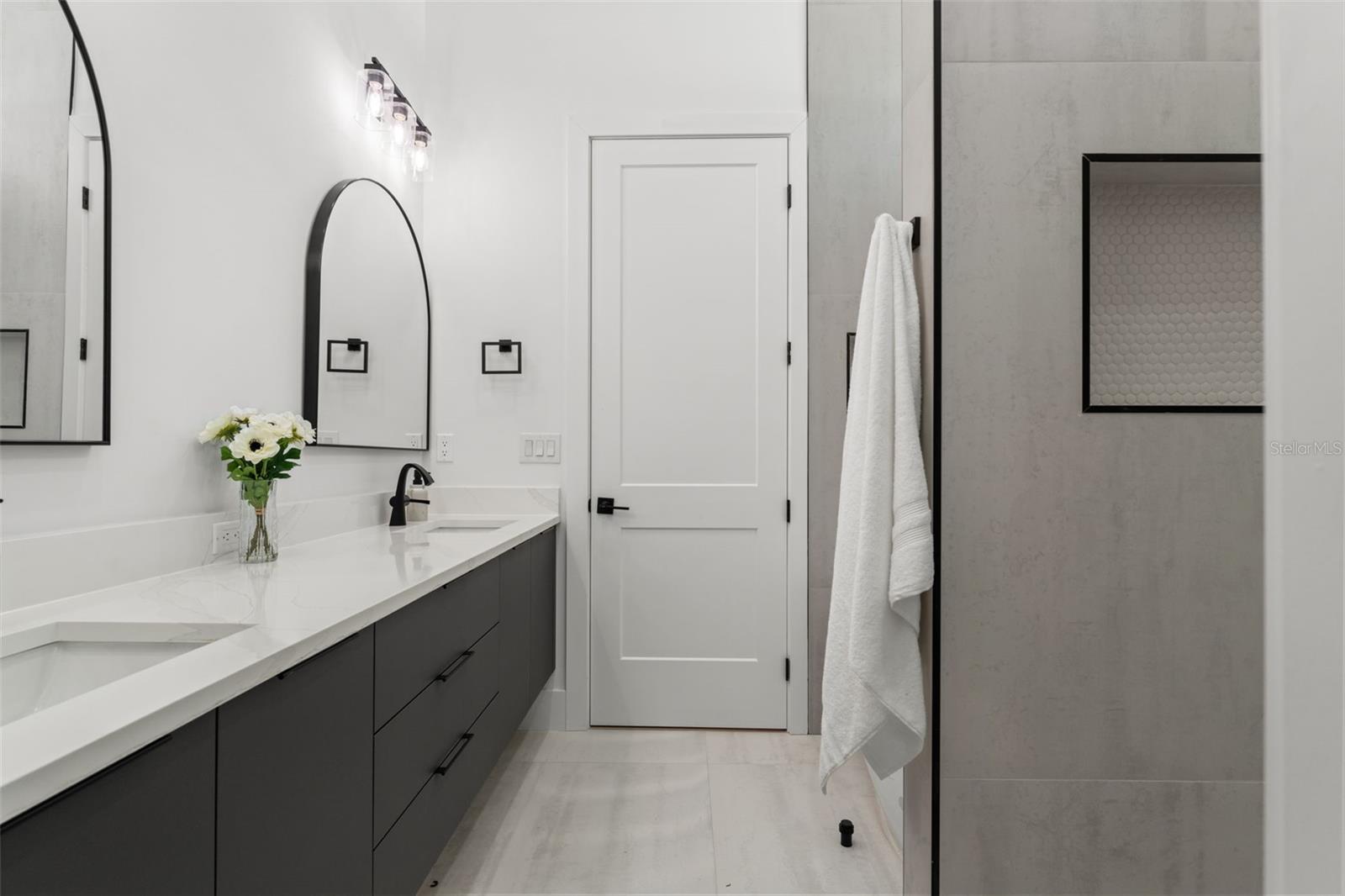 Image 33 of 81 For 3817 San Nicholas Street