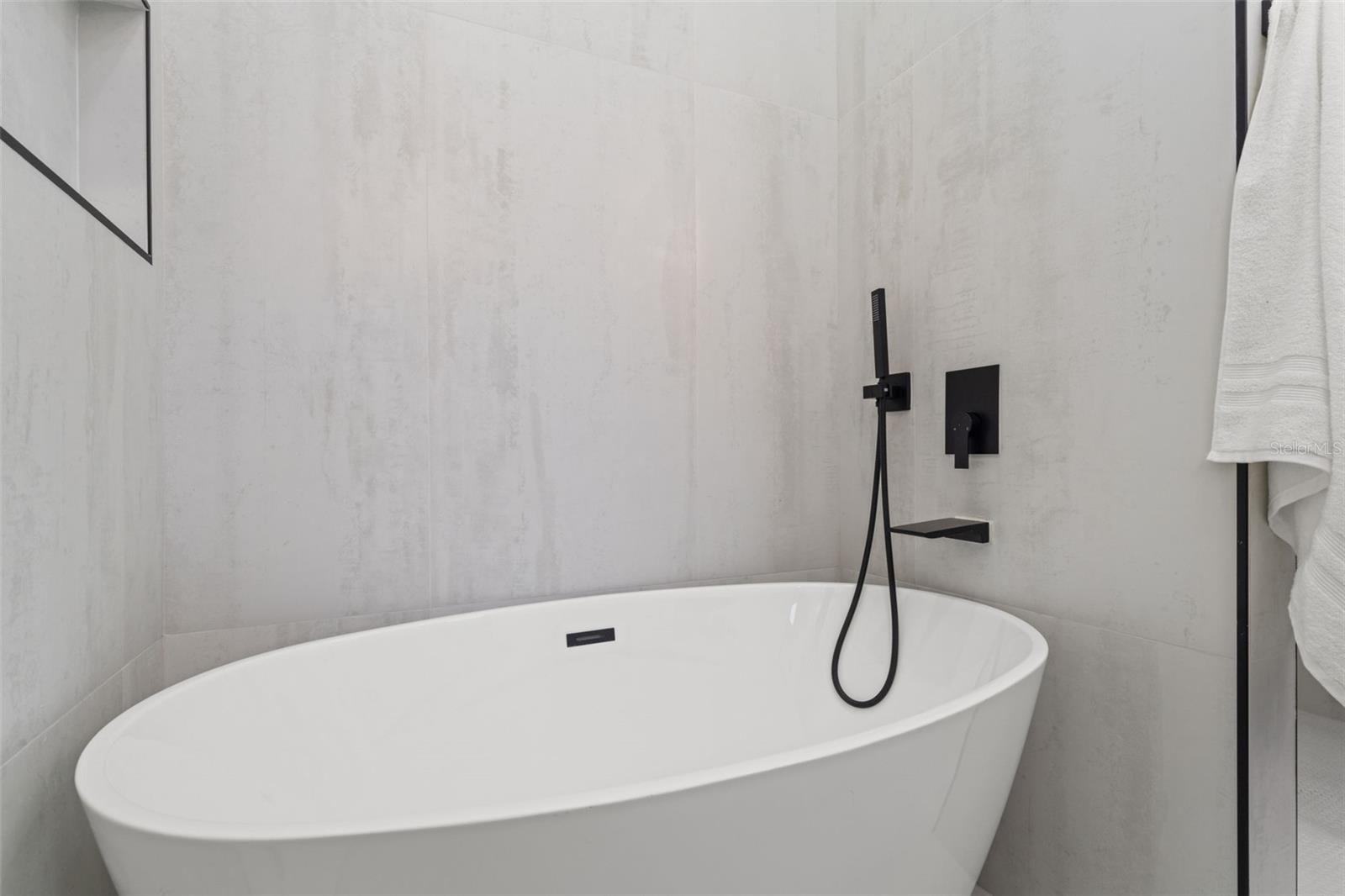 Image 34 of 81 For 3817 San Nicholas Street