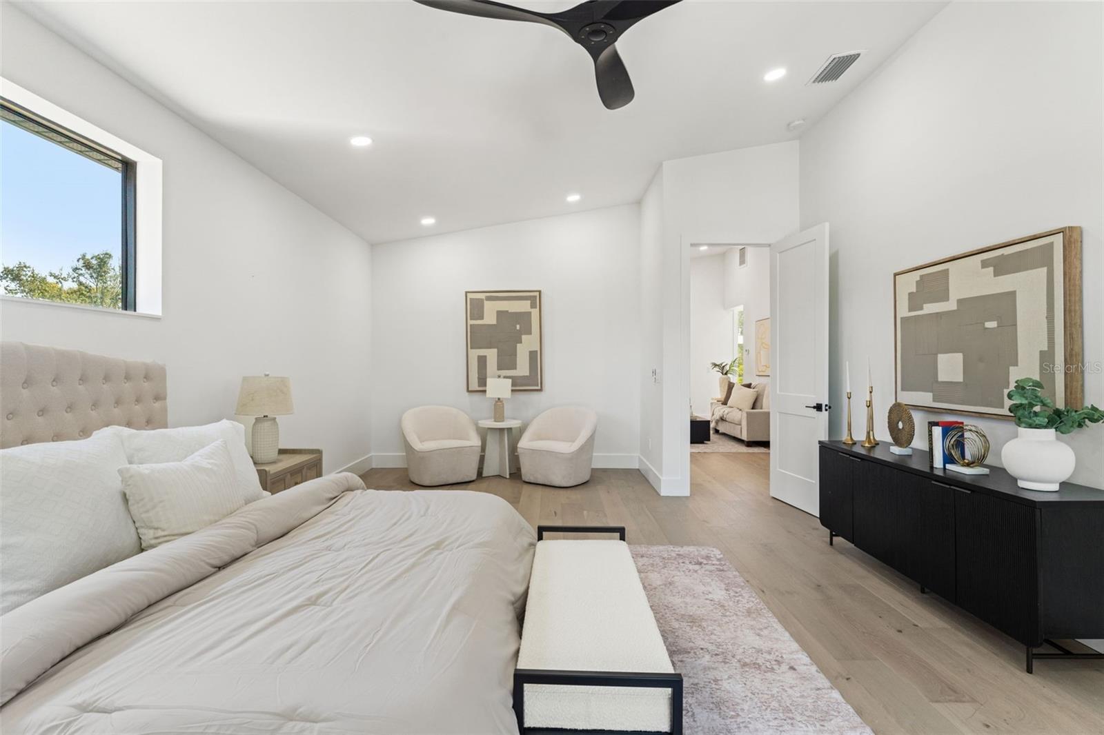 Image 47 of 81 For 3817 San Nicholas Street