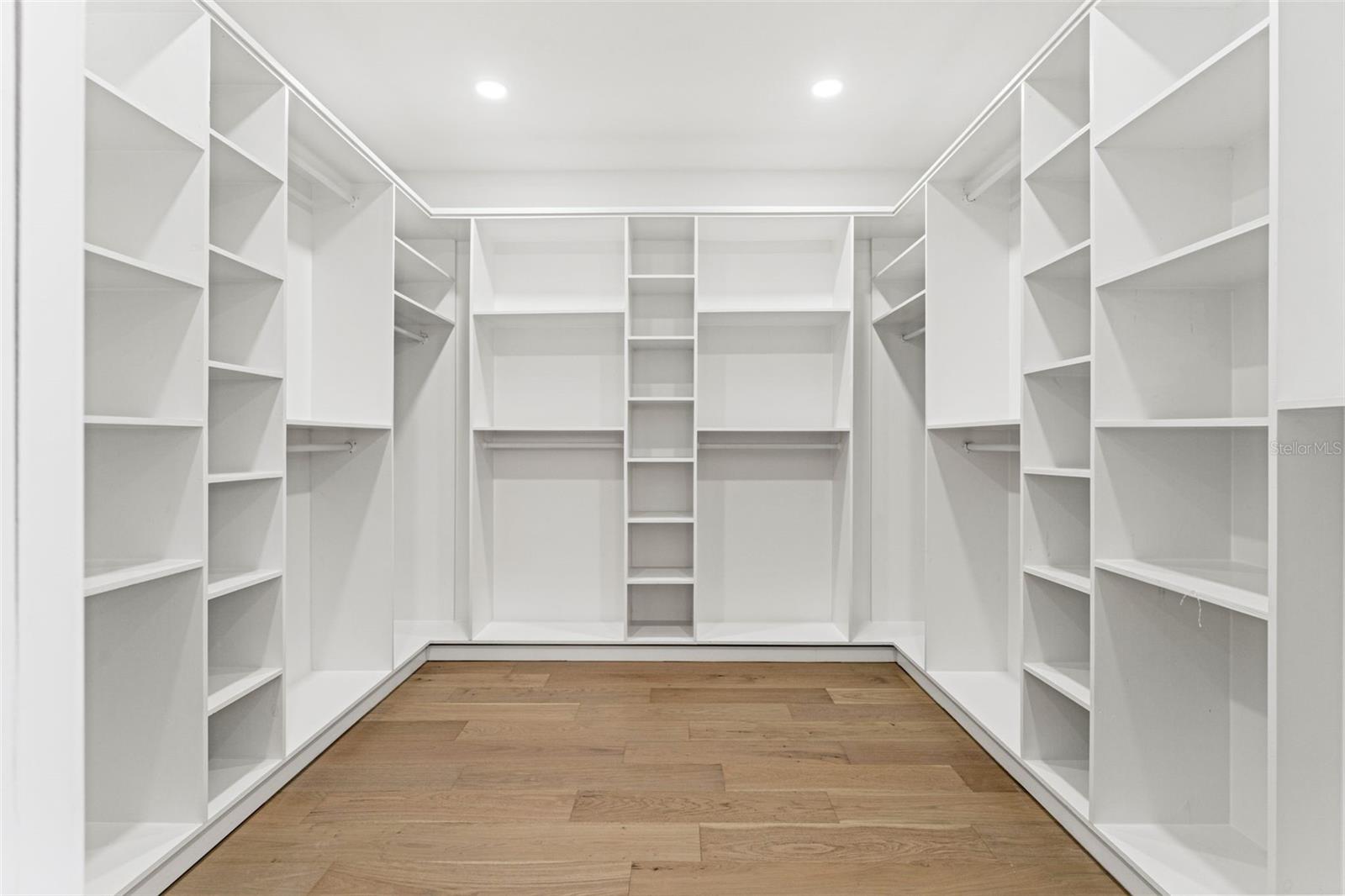 Image 52 of 81 For 3817 San Nicholas Street