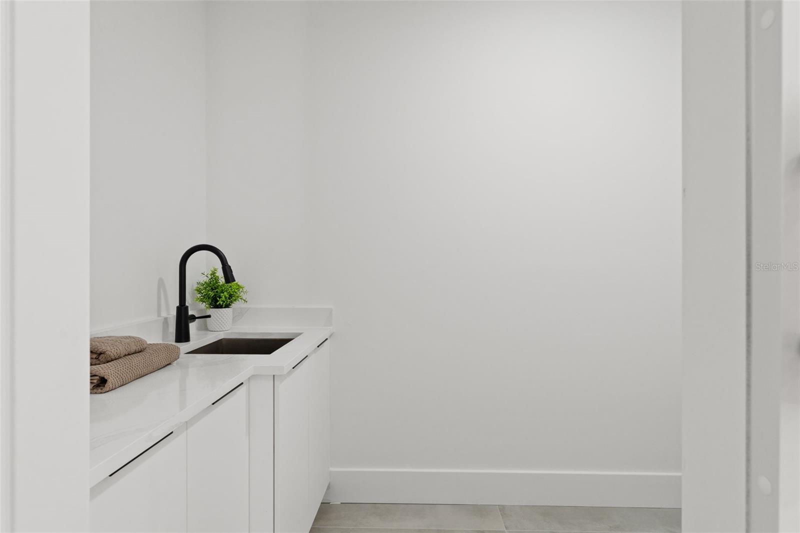 Image 57 of 81 For 3817 San Nicholas Street