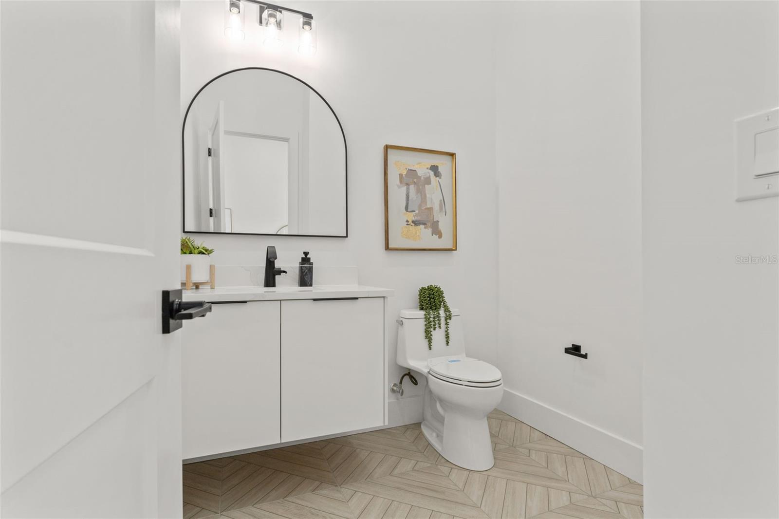 Image 6 of 81 For 3817 San Nicholas Street