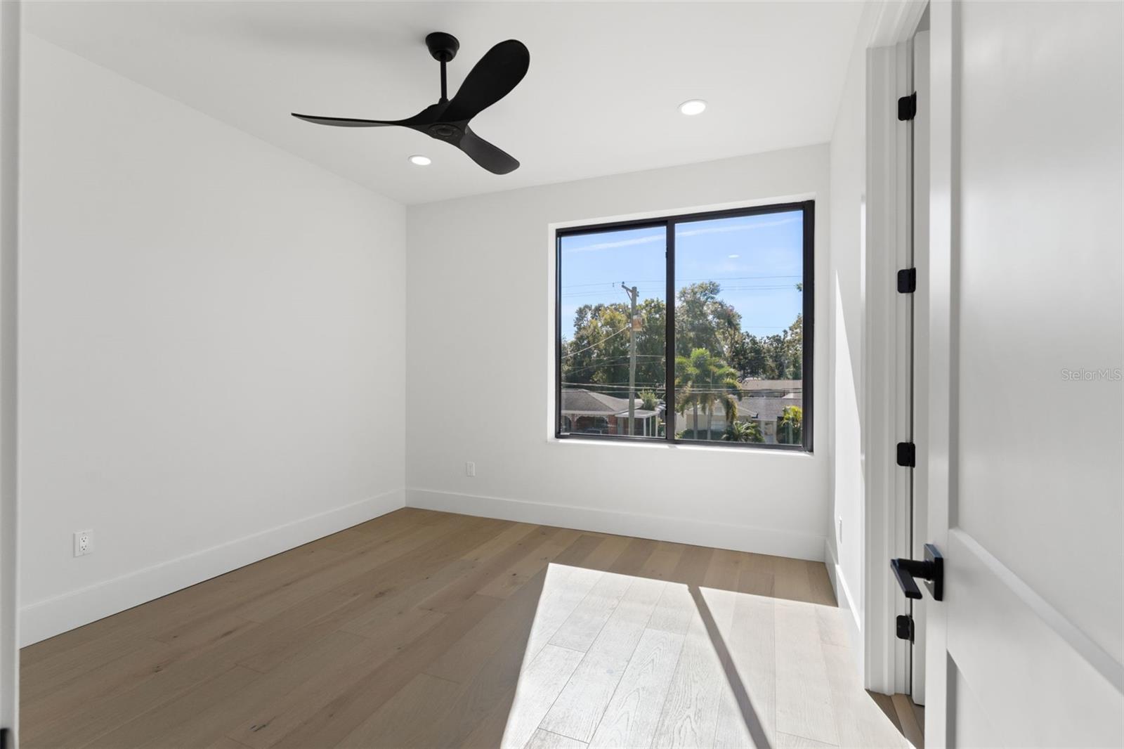 Image 63 of 81 For 3817 San Nicholas Street