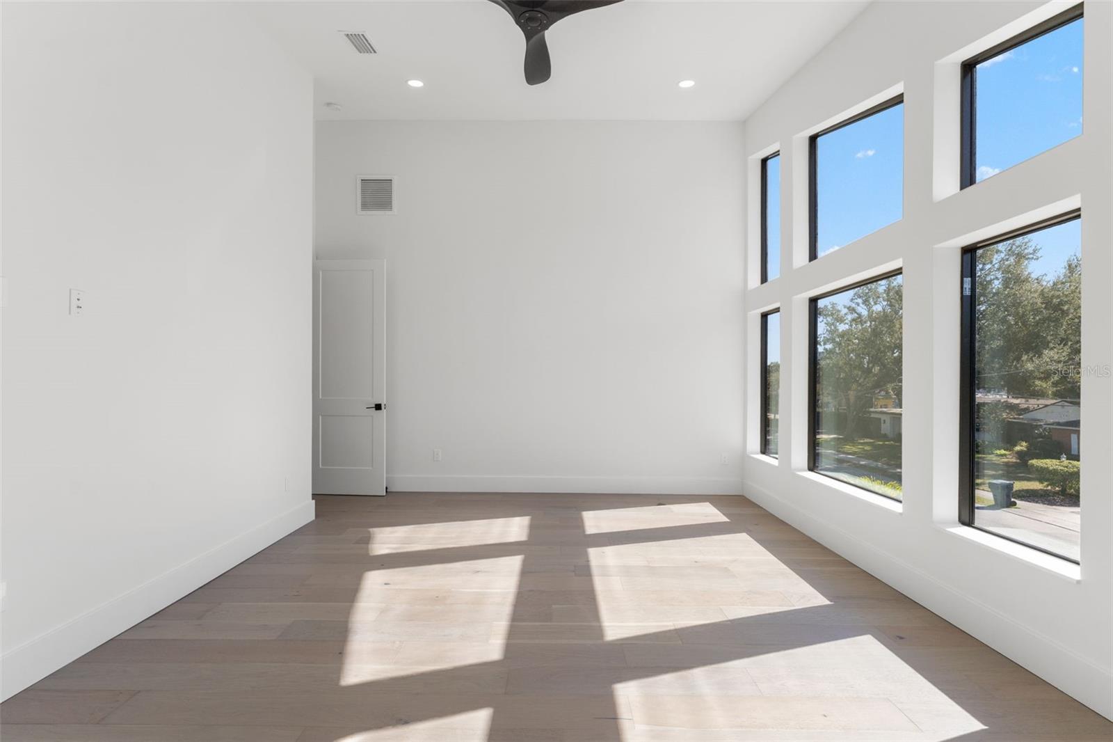 Image 67 of 81 For 3817 San Nicholas Street