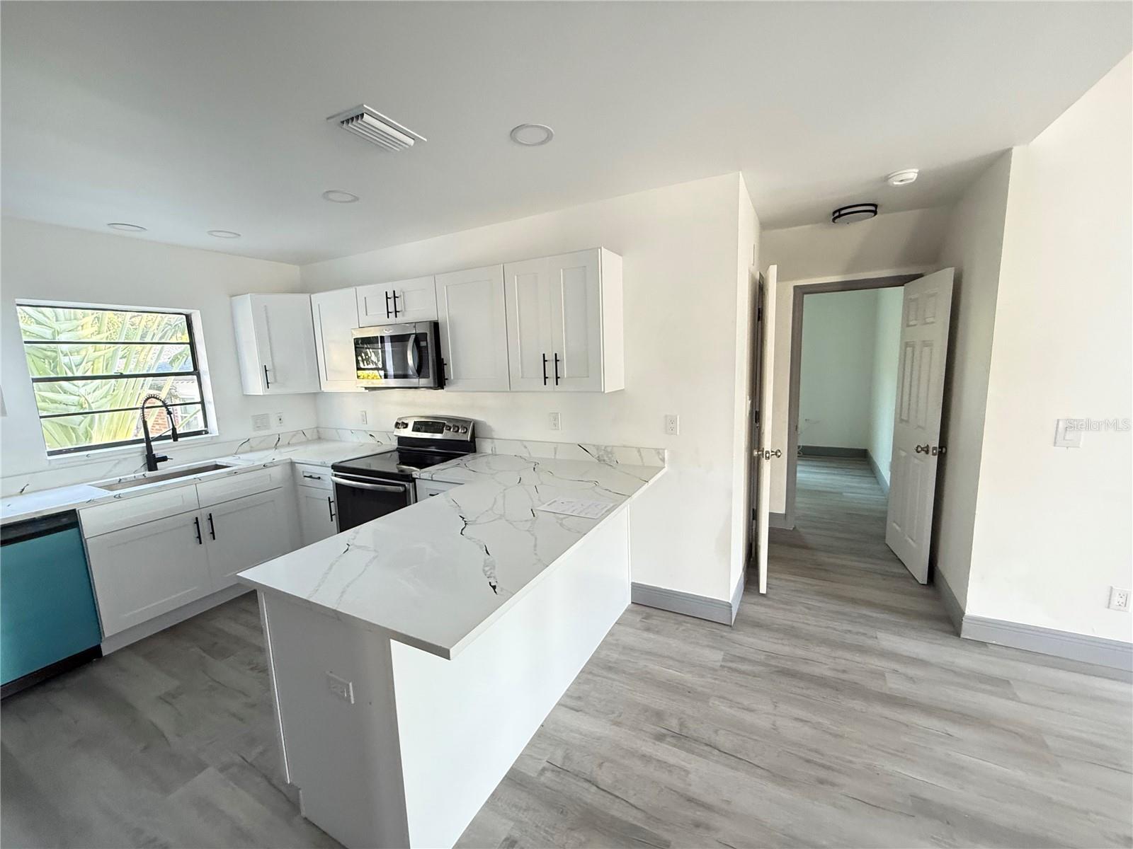 Image 18 of 52 For 3014 West Shore Boulevard