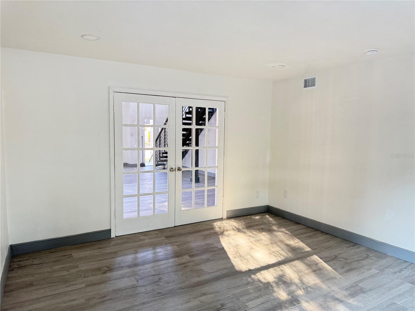 Image 23 of 52 For 3014 West Shore Boulevard