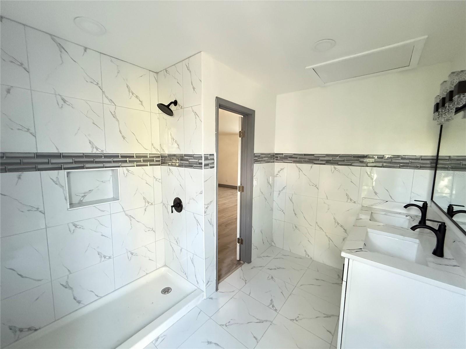 Image 35 of 52 For 3014 West Shore Boulevard