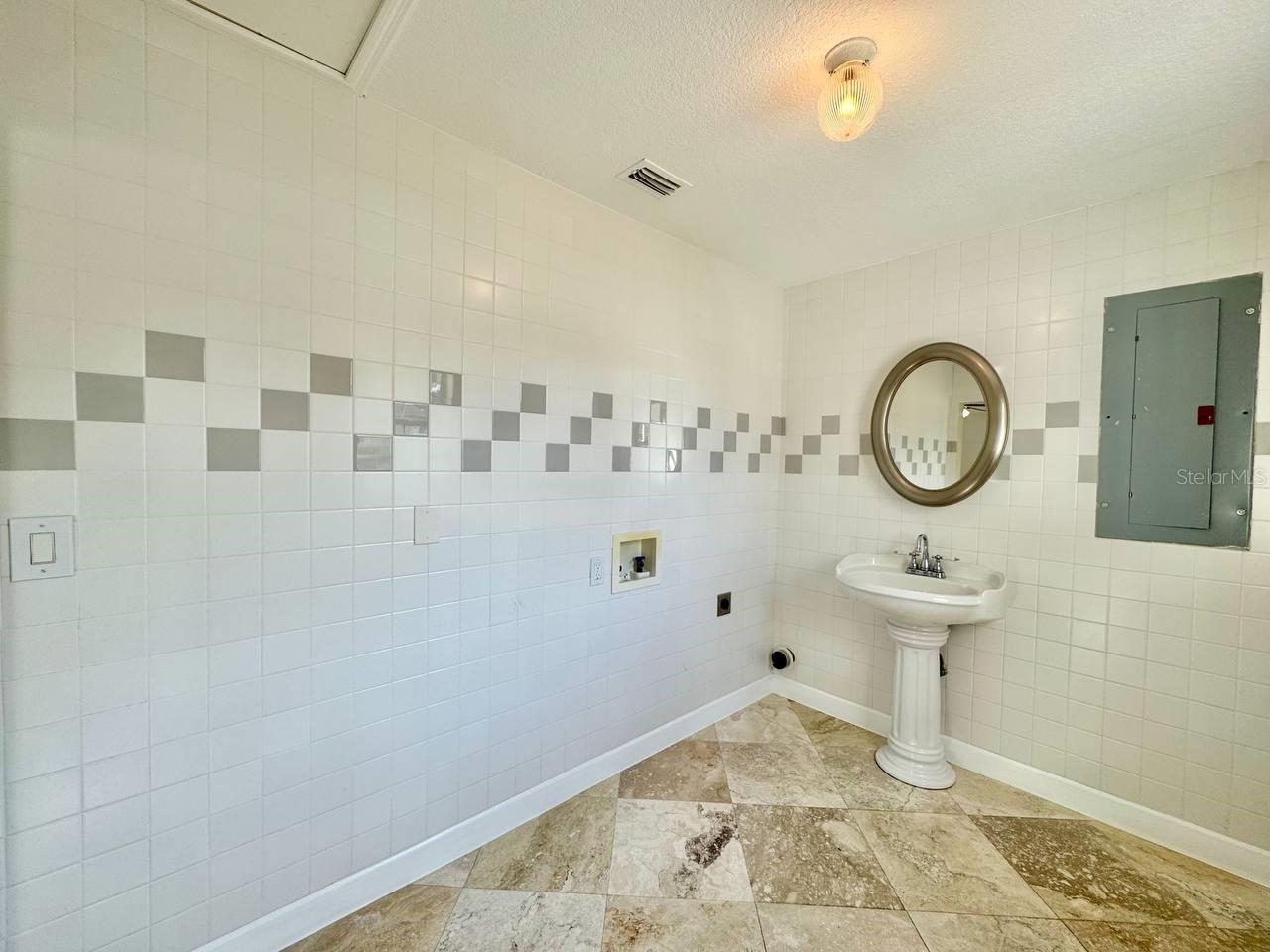 Image 19 of 44 For 6212 Grady Avenue