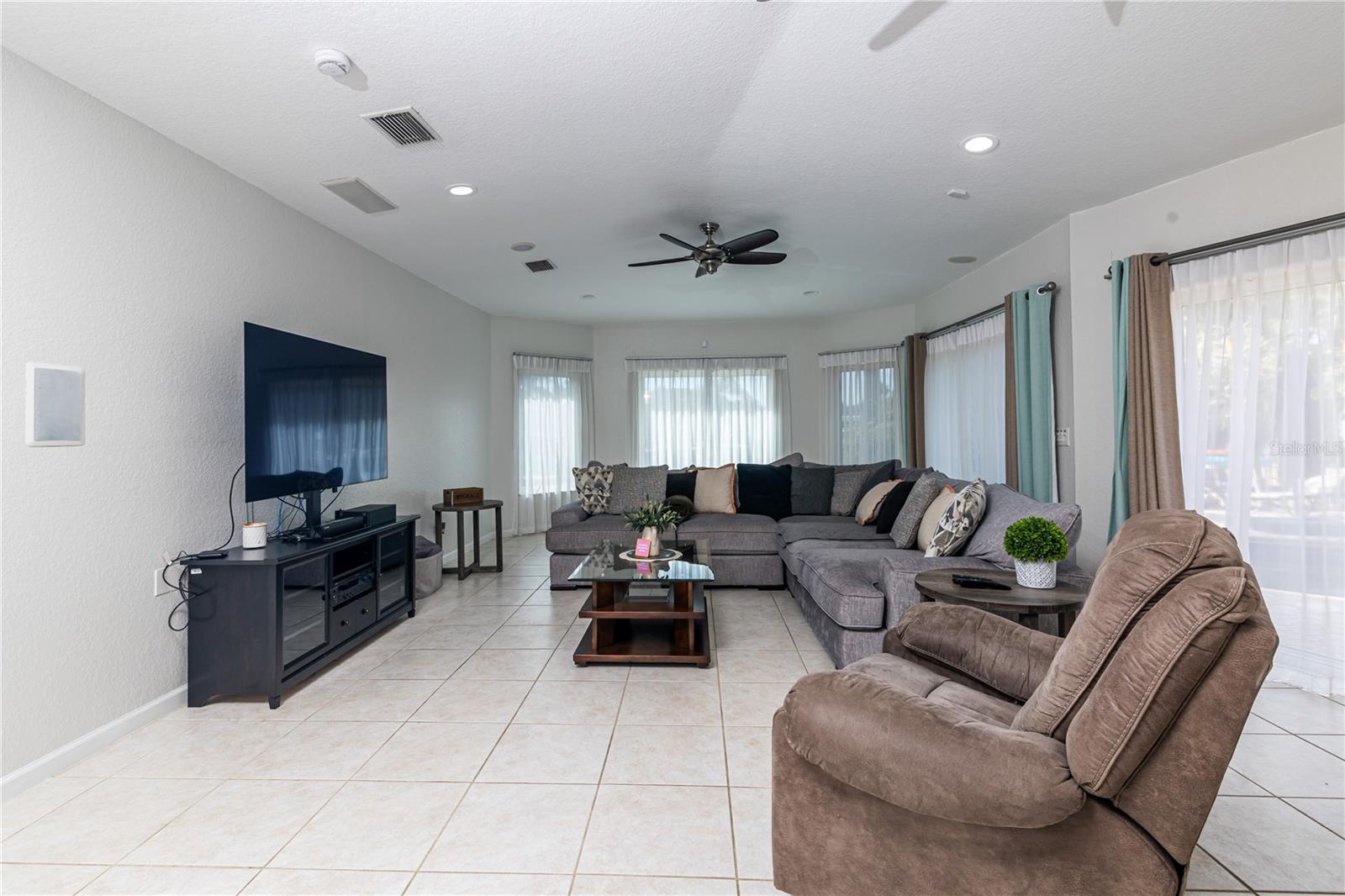 Image 21 of 29 For 510 Lewis Boulevard Se