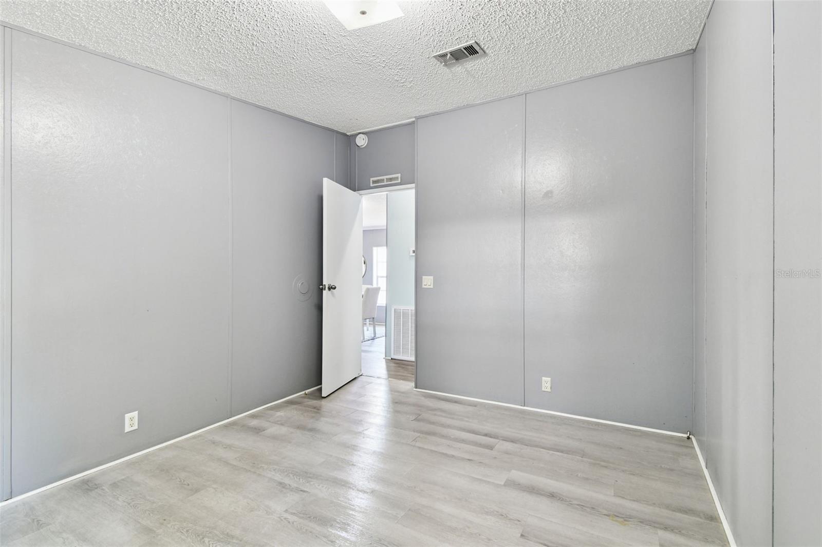 Image 20 of 24 For 6151 109th Avenue N