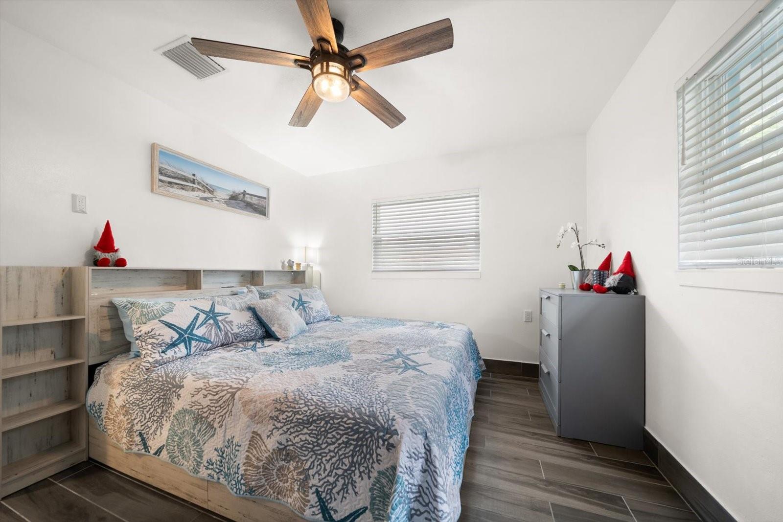 Image 19 of 33 For 955 Narcissus Avenue