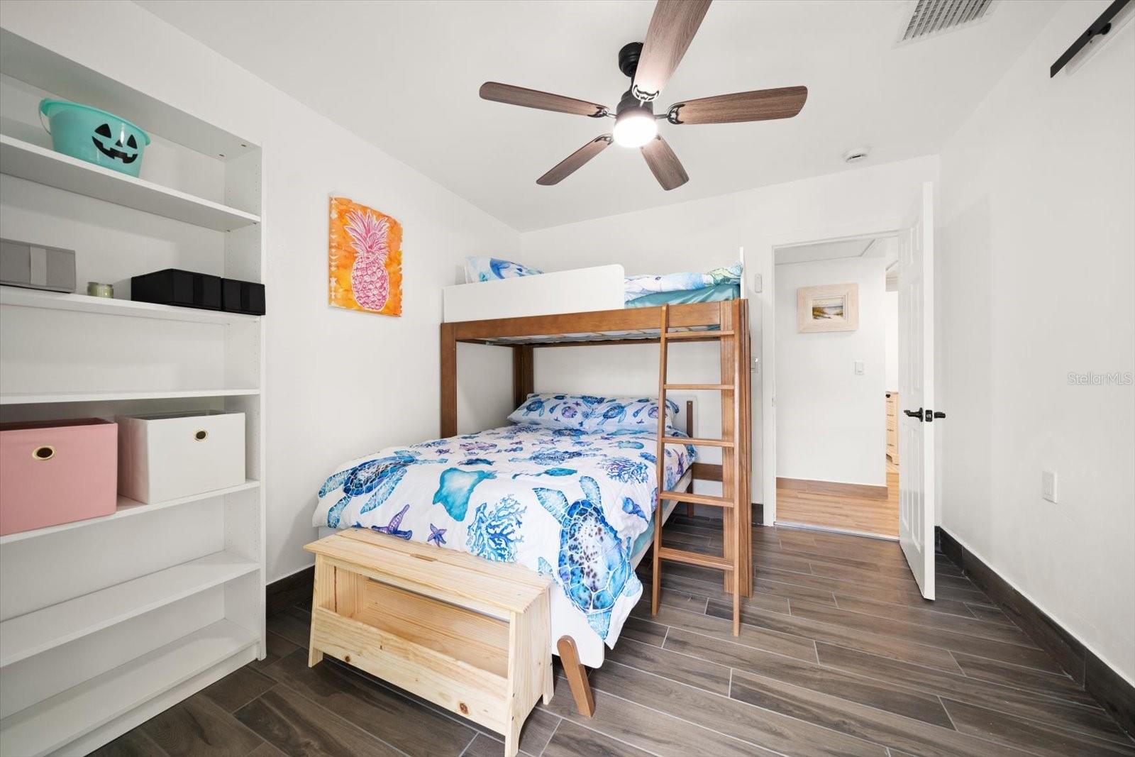 Image 25 of 33 For 955 Narcissus Avenue