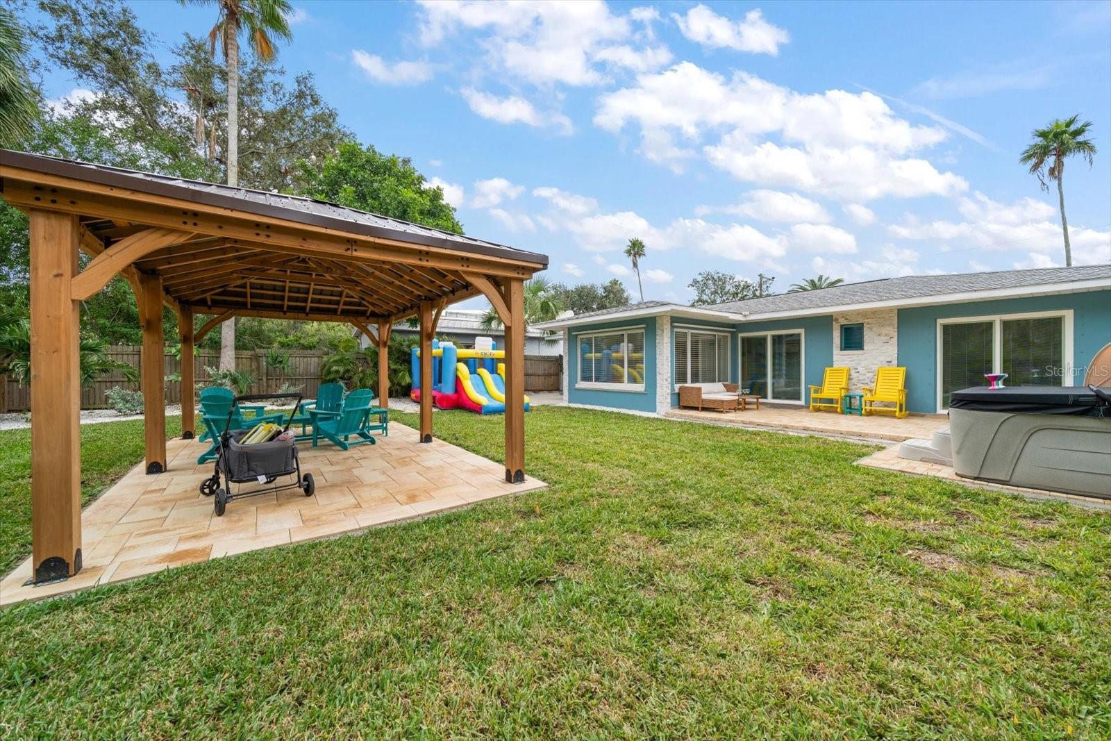 Image 28 of 33 For 955 Narcissus Avenue