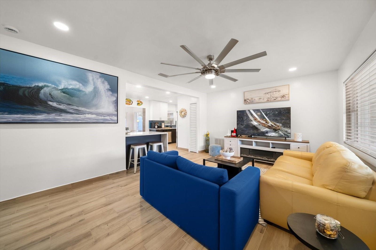 Image 5 of 33 For 955 Narcissus Avenue