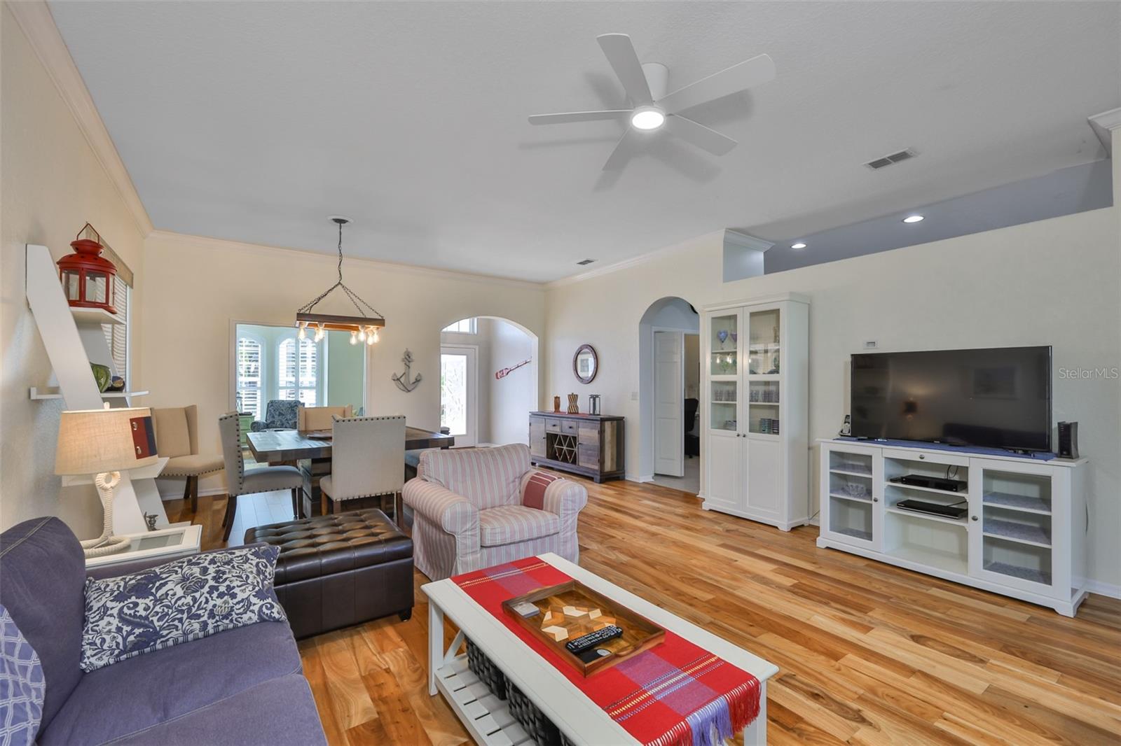 Listing photo id 8 for 2219 Platinum Drive