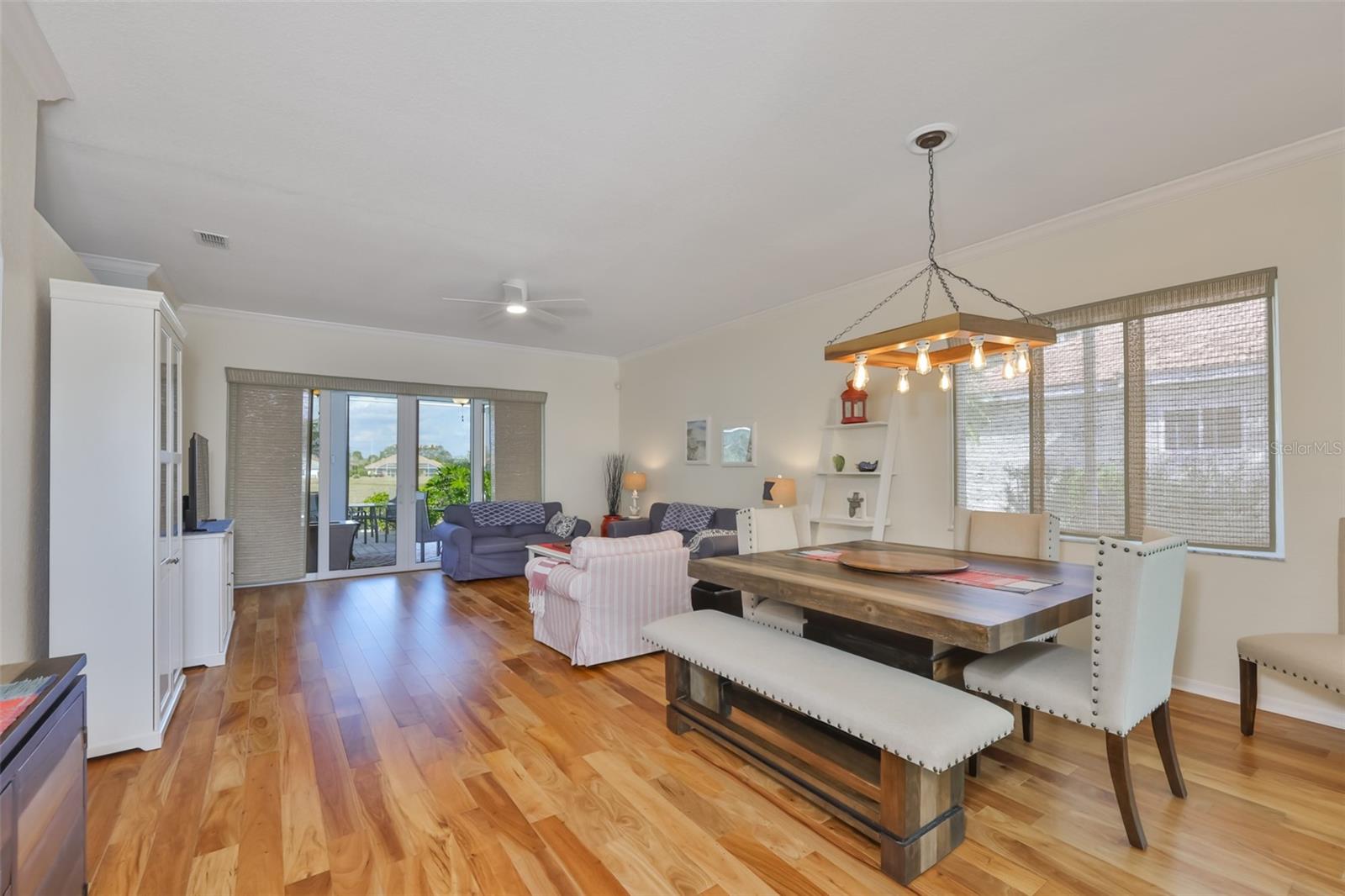 Listing photo id 19 for 2219 Platinum Drive