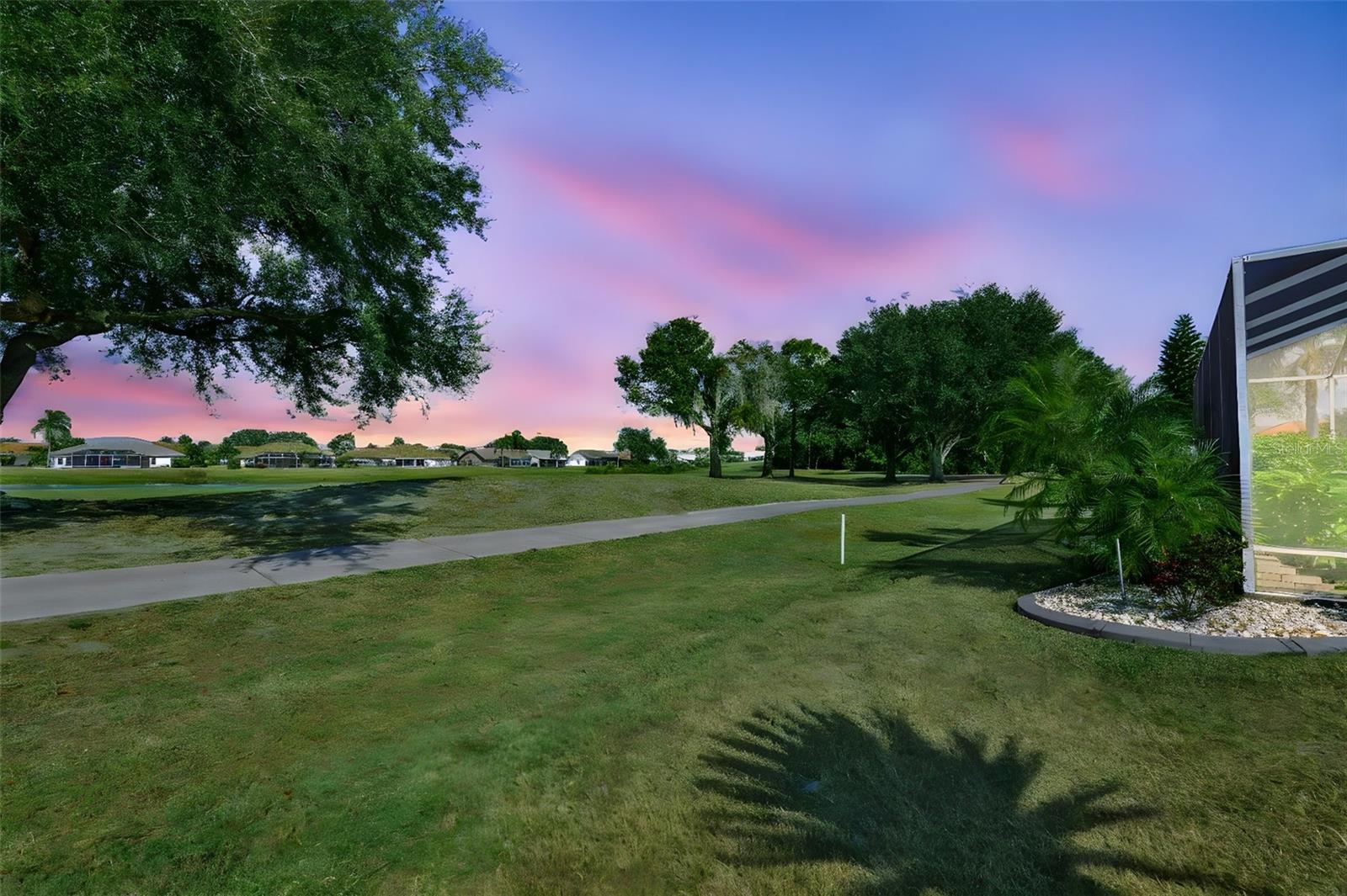 Listing photo id 2 for 2219 Platinum Drive