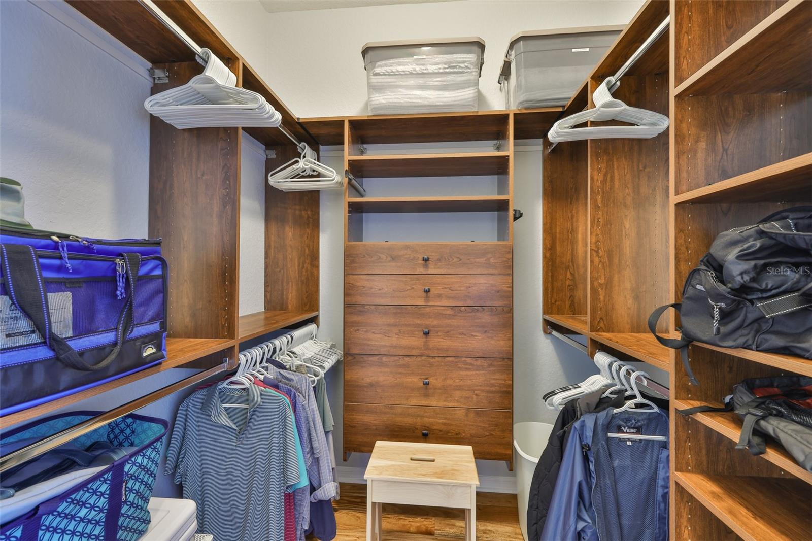 Listing photo id 44 for 2219 Platinum Drive