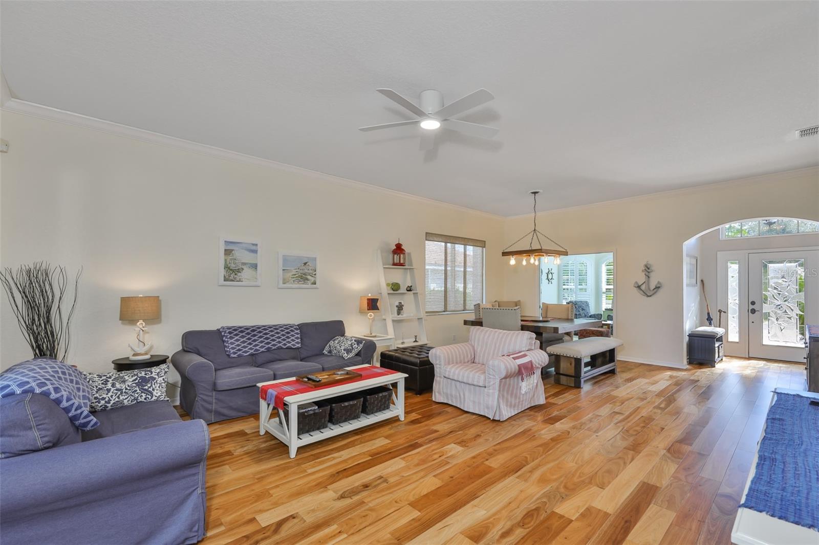 Listing photo id 3 for 2219 Platinum Drive