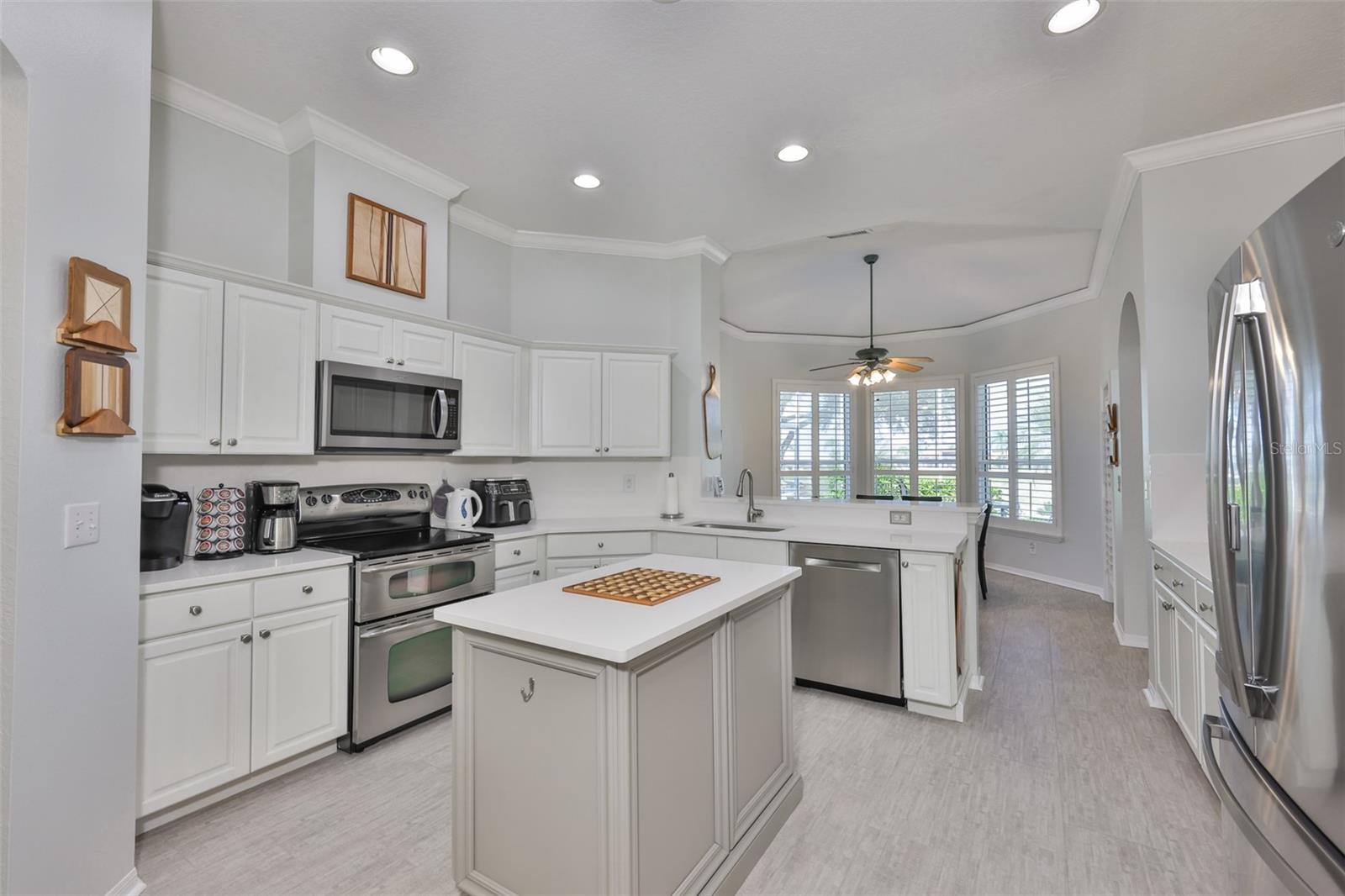 Listing photo id 5 for 2219 Platinum Drive