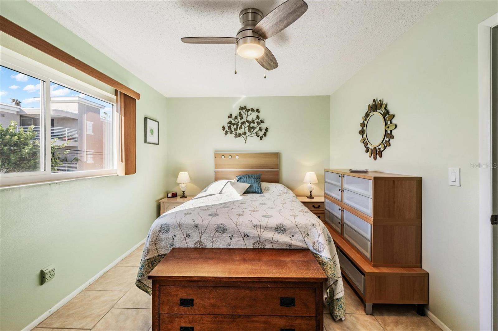 Image 19 of 34 For 2110 Gulf Boulevard 8