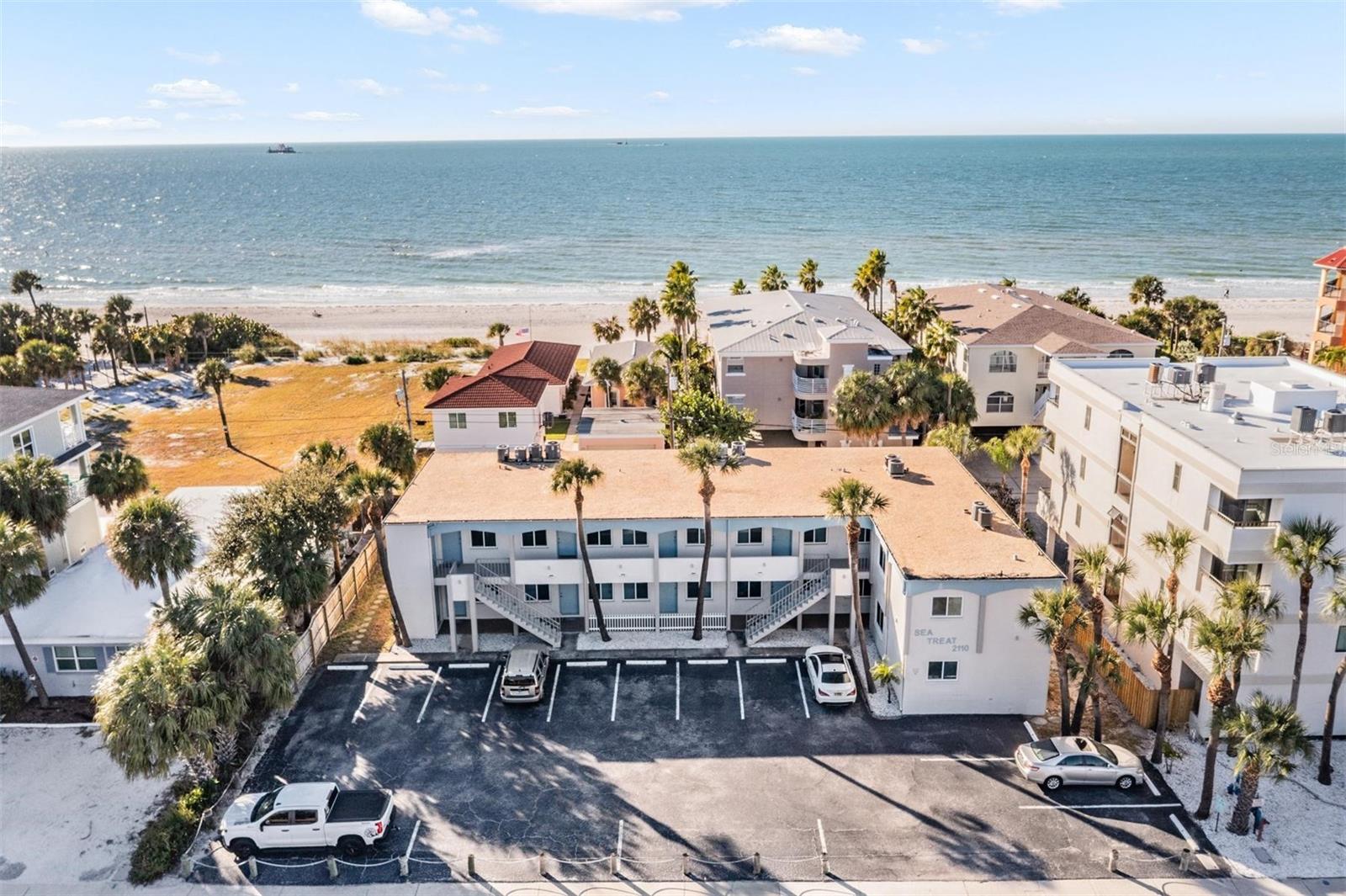 Image 21 of 34 For 2110 Gulf Boulevard 8