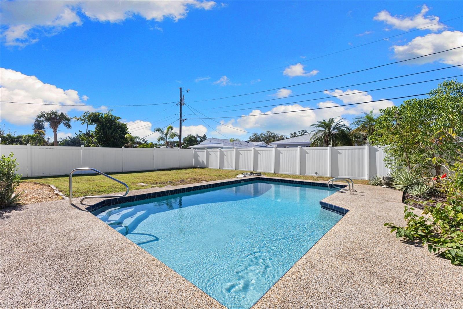 Image 15 of 23 For 6026 Bayou Grande Boulevard Ne