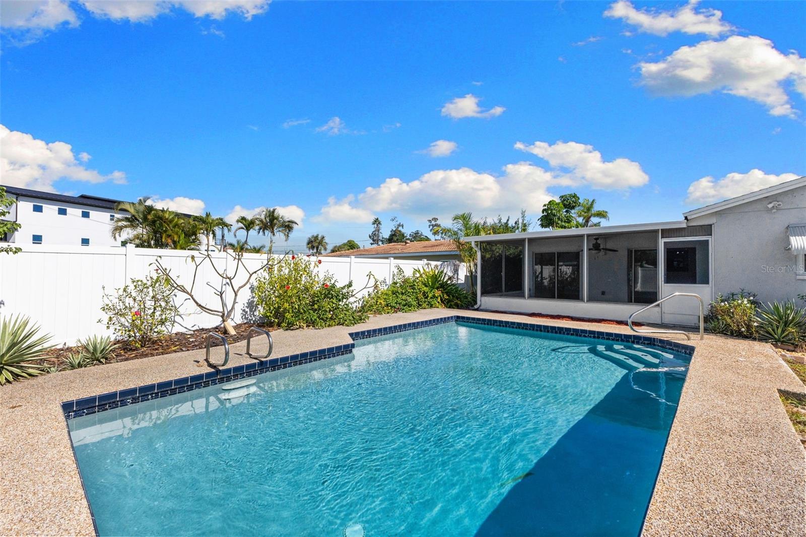 Image 16 of 23 For 6026 Bayou Grande Boulevard Ne