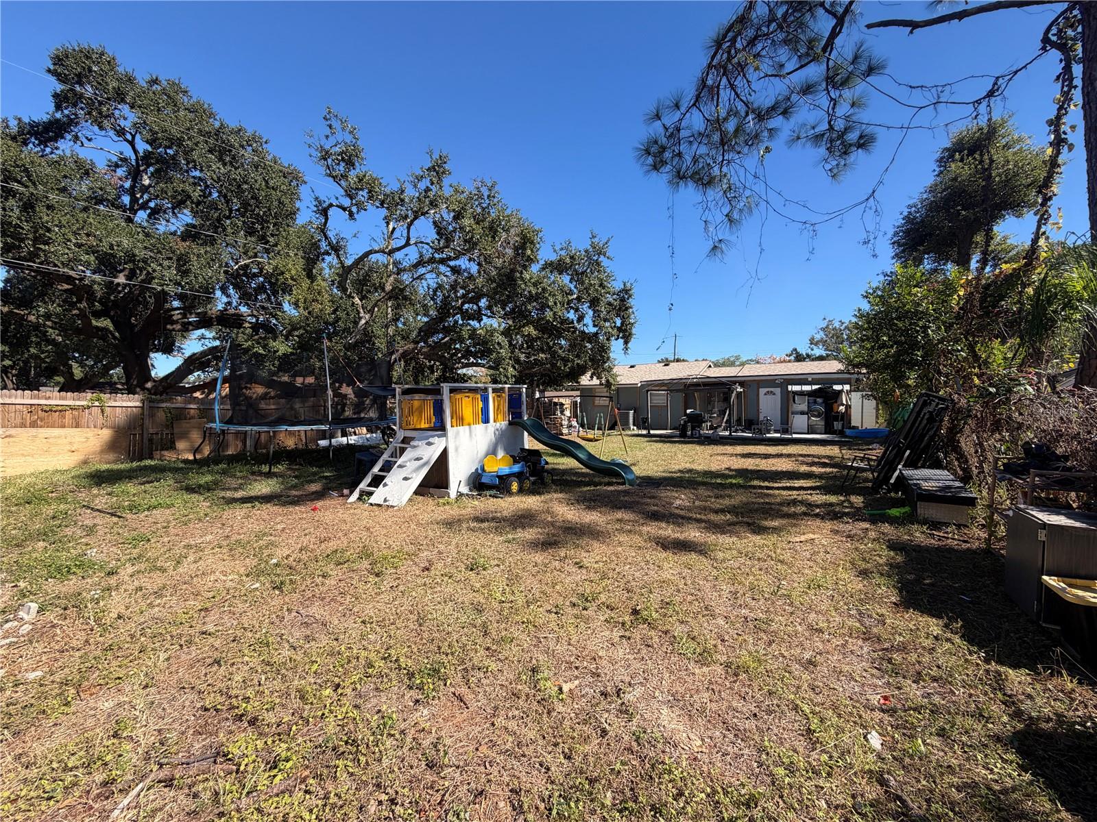 Image 16 of 17 For 10410 Sassafras Street