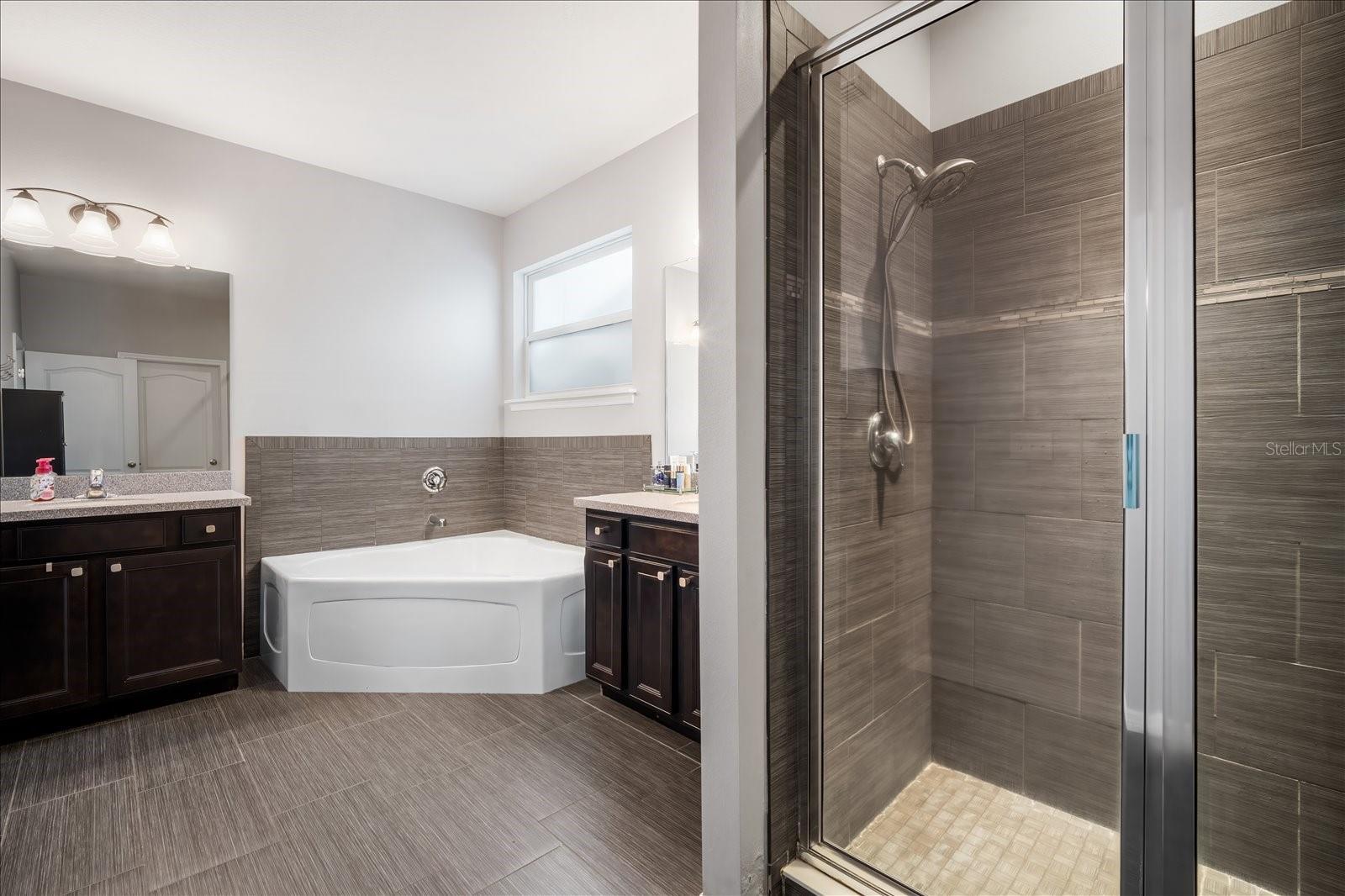 Image 12 of 33 For 12432 Fairlawn Drive