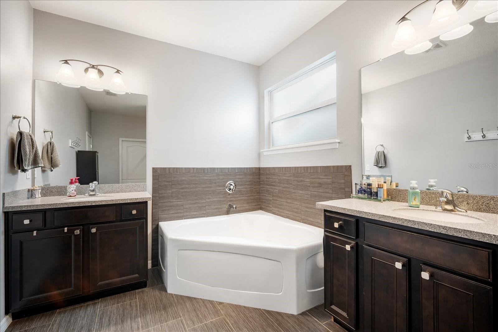 Image 13 of 33 For 12432 Fairlawn Drive