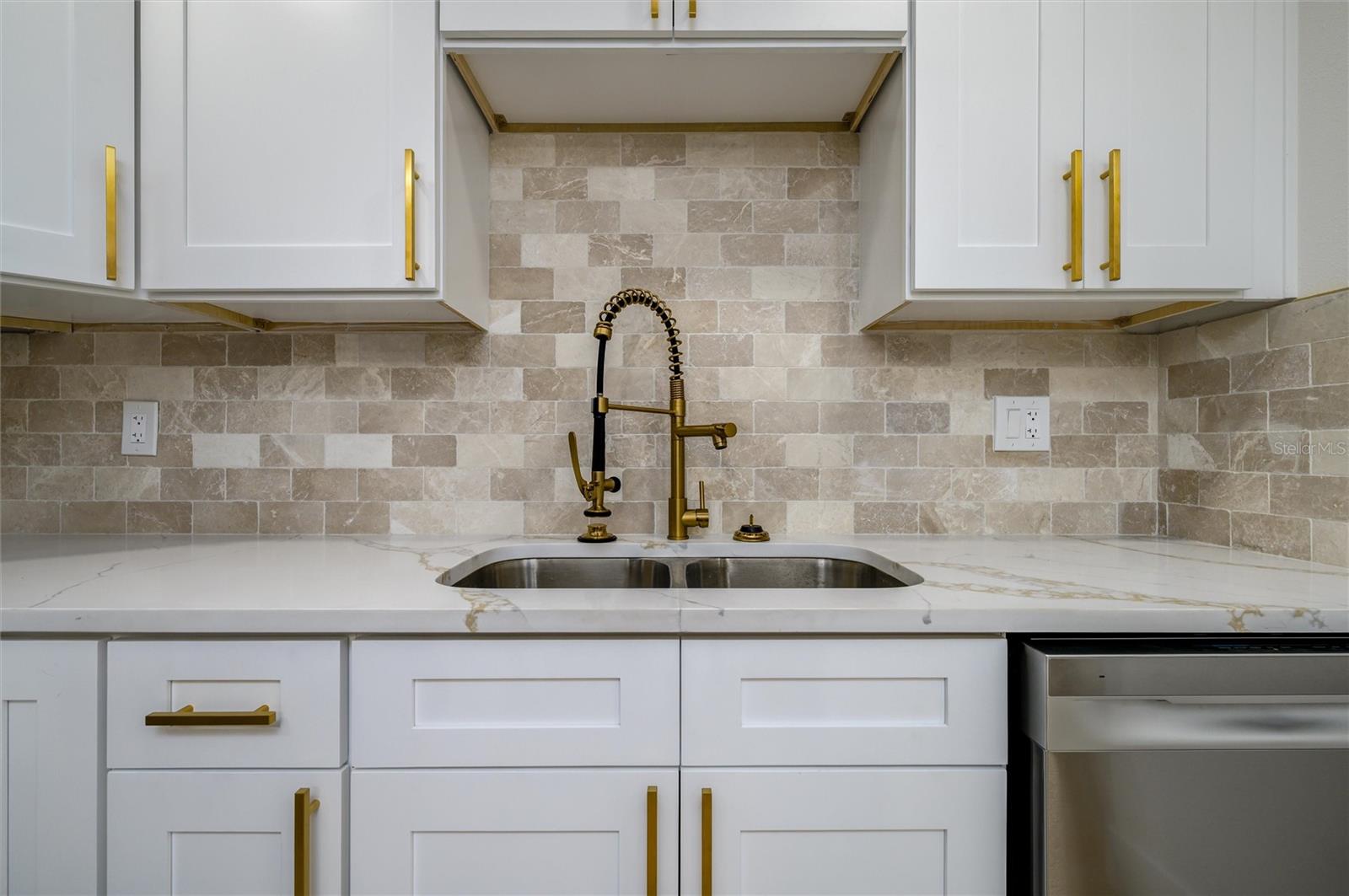 Image 10 of 31 For 463 Davison Avenue Ne