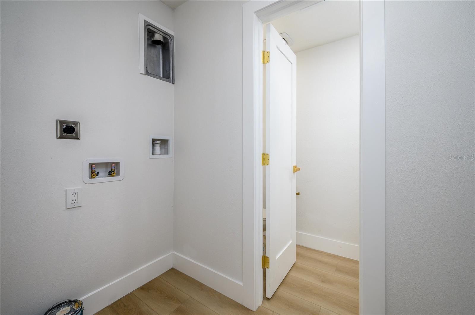 Image 13 of 31 For 463 Davison Avenue Ne