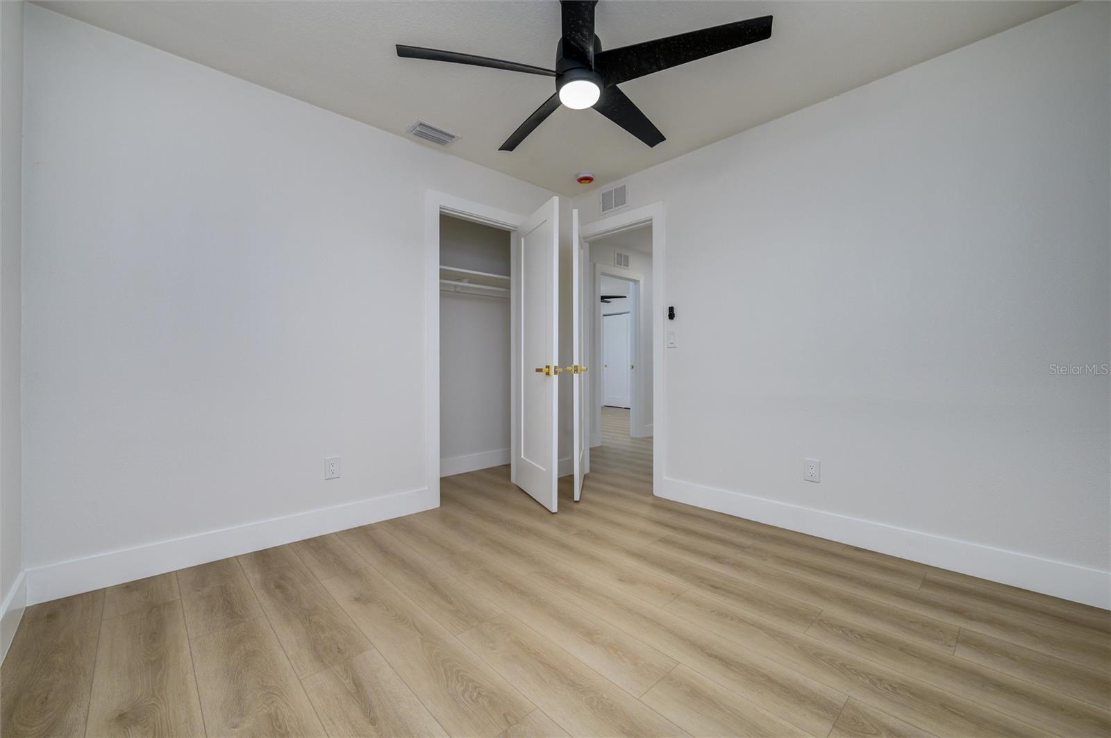 Image 23 of 31 For 463 Davison Avenue Ne