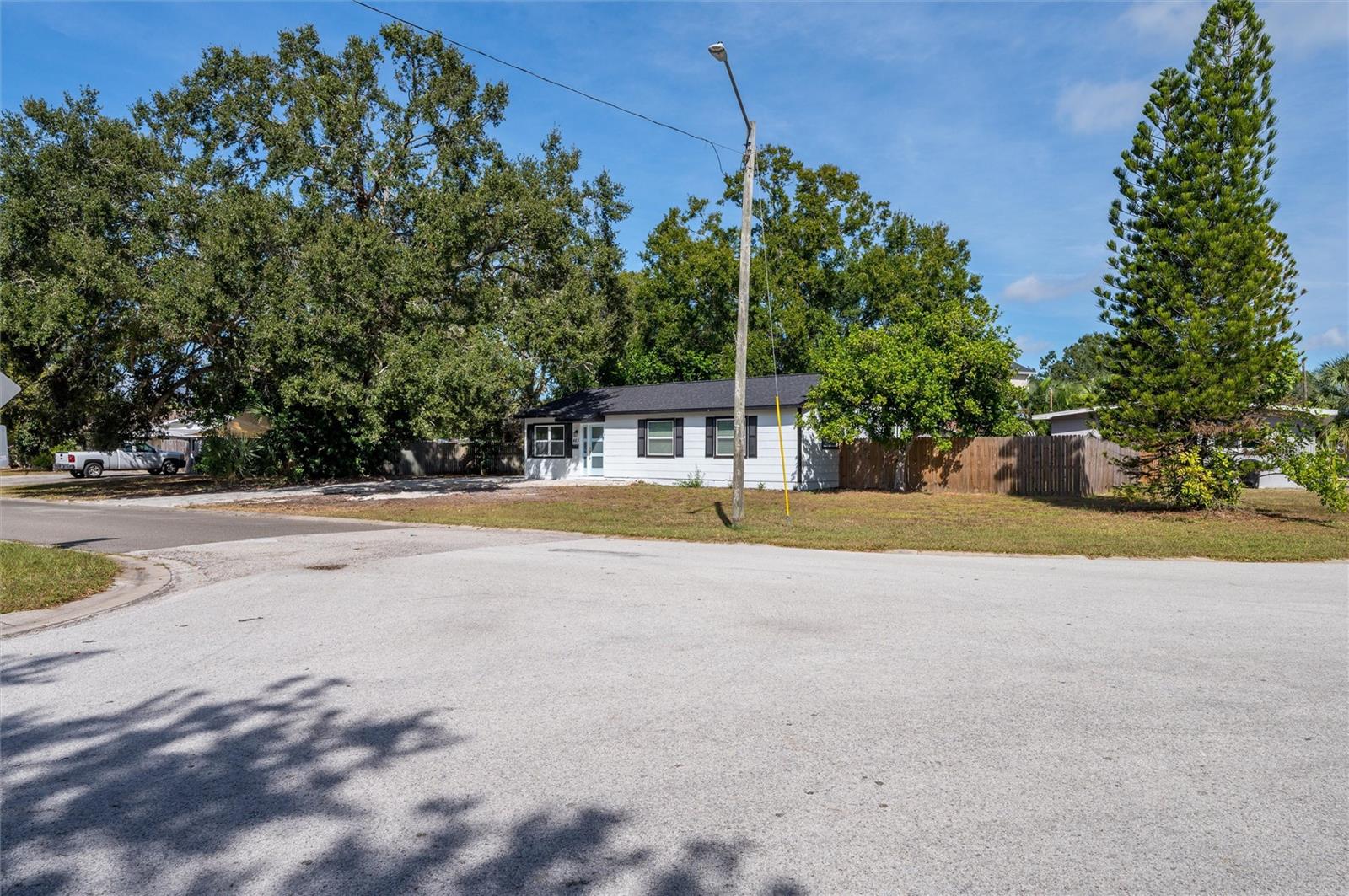 Image 25 of 31 For 463 Davison Avenue Ne